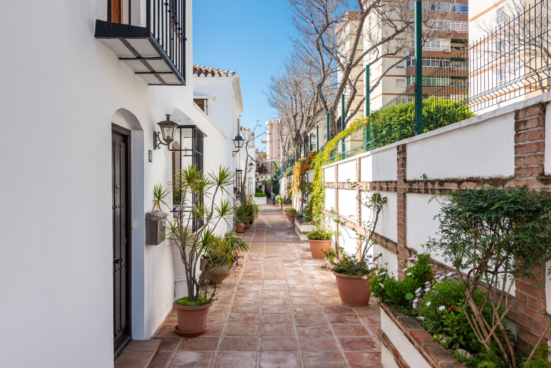 Charming townhouse for sale in Pueblo López - prime central location in Fuengirola