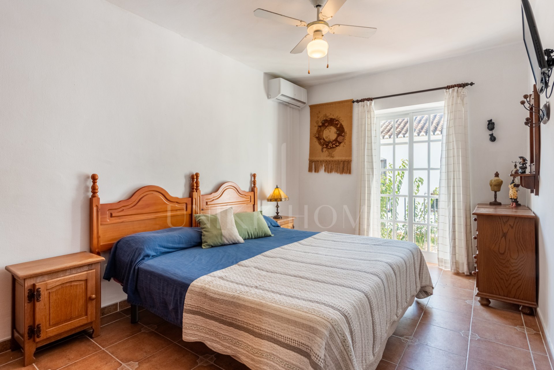 Charming townhouse for sale in Pueblo López - prime central location in Fuengirola