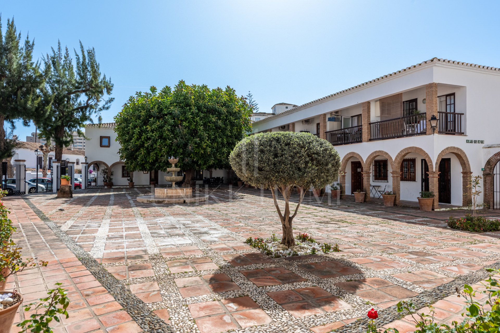 Charming townhouse for sale in Pueblo López - prime central location in Fuengirola