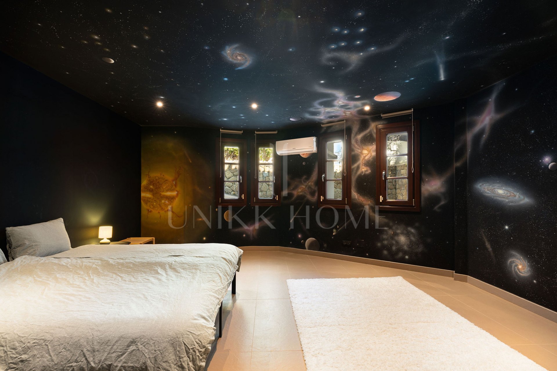 Exclusiva villa de tres plantas en San Pedro Playa