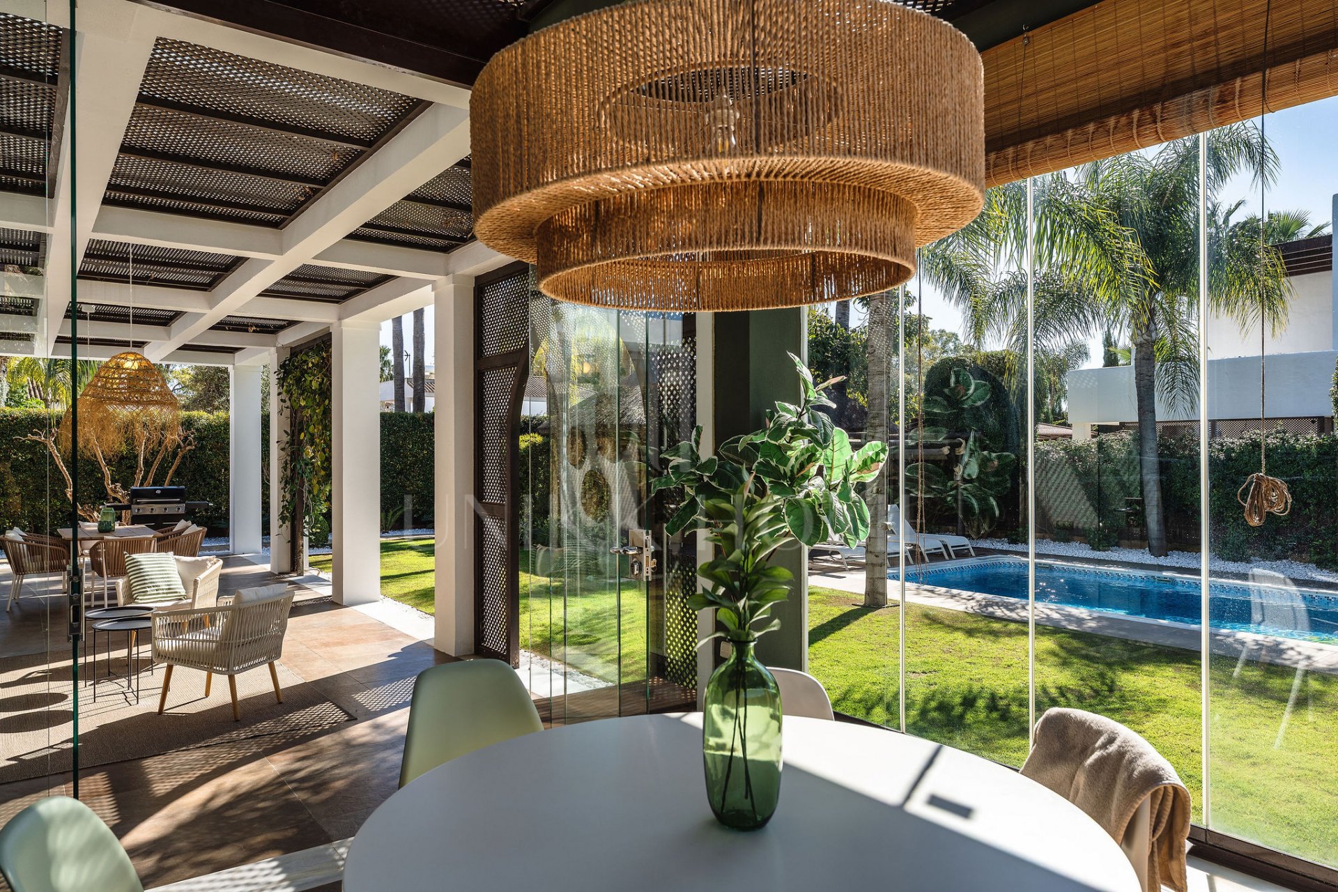 Exclusiva villa de tres plantas en San Pedro Playa