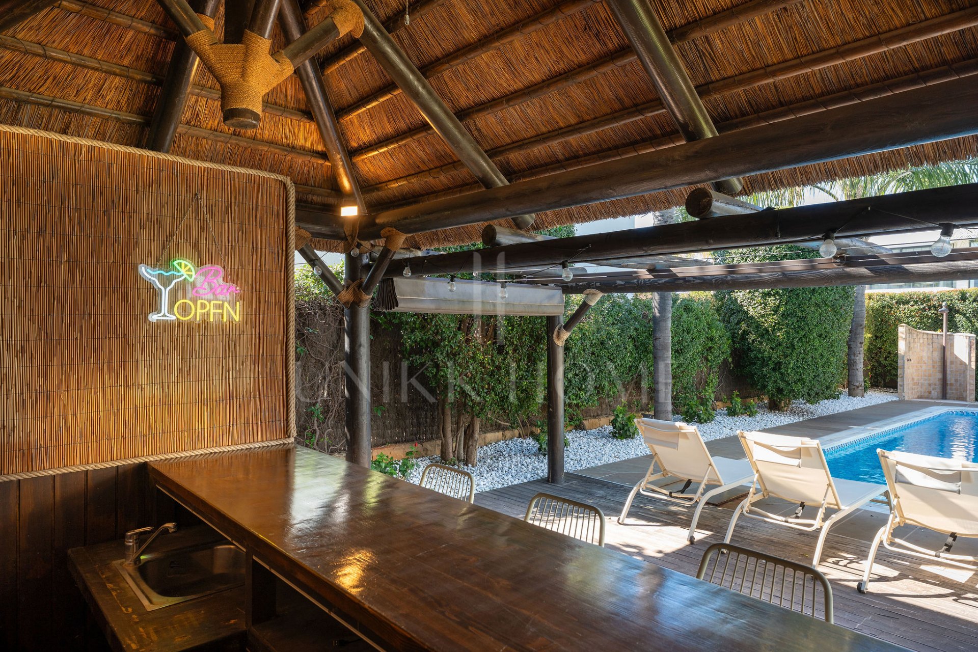 Exclusiva villa de tres plantas en San Pedro Playa