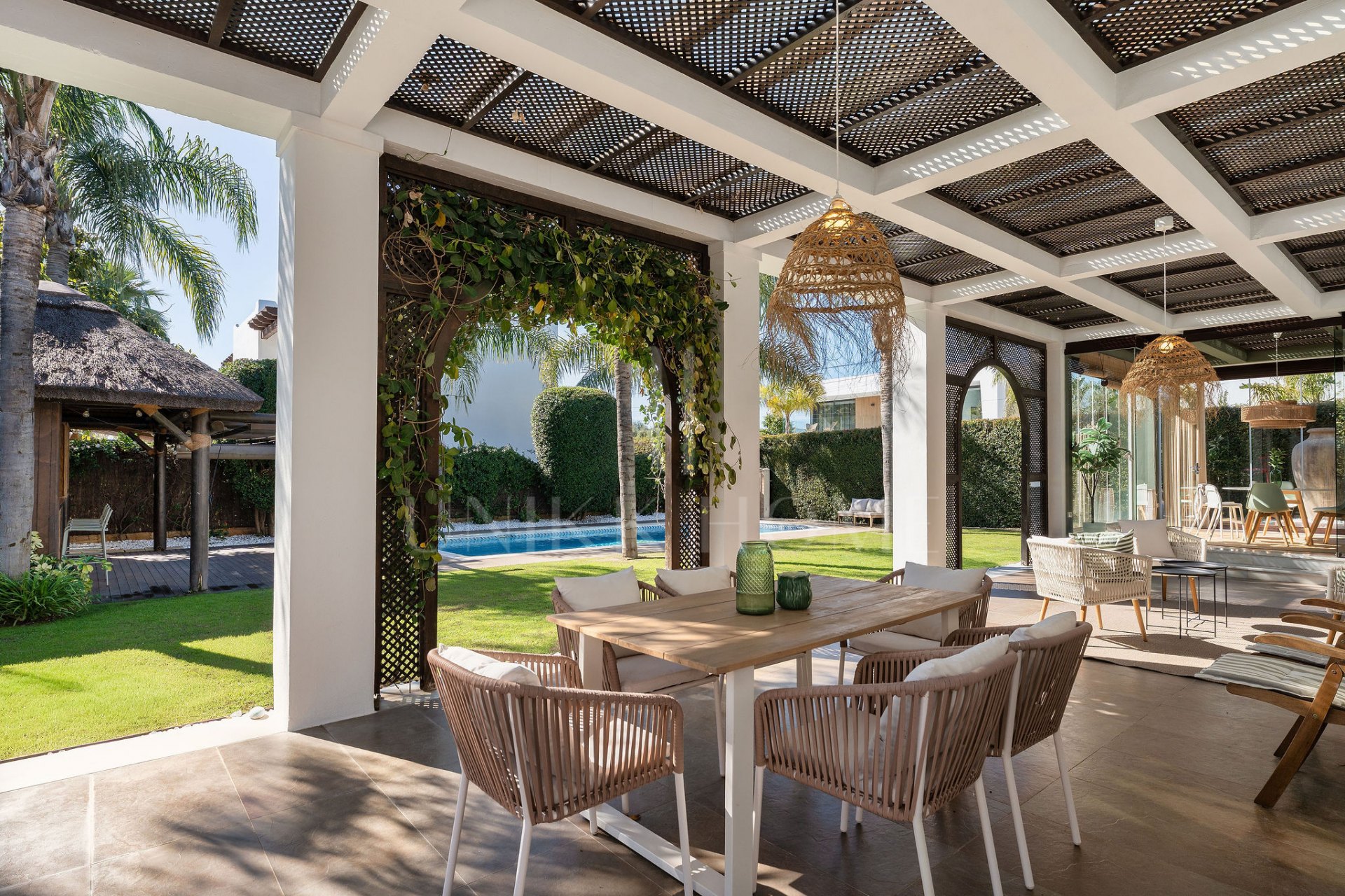 Exclusiva villa de tres plantas en San Pedro Playa