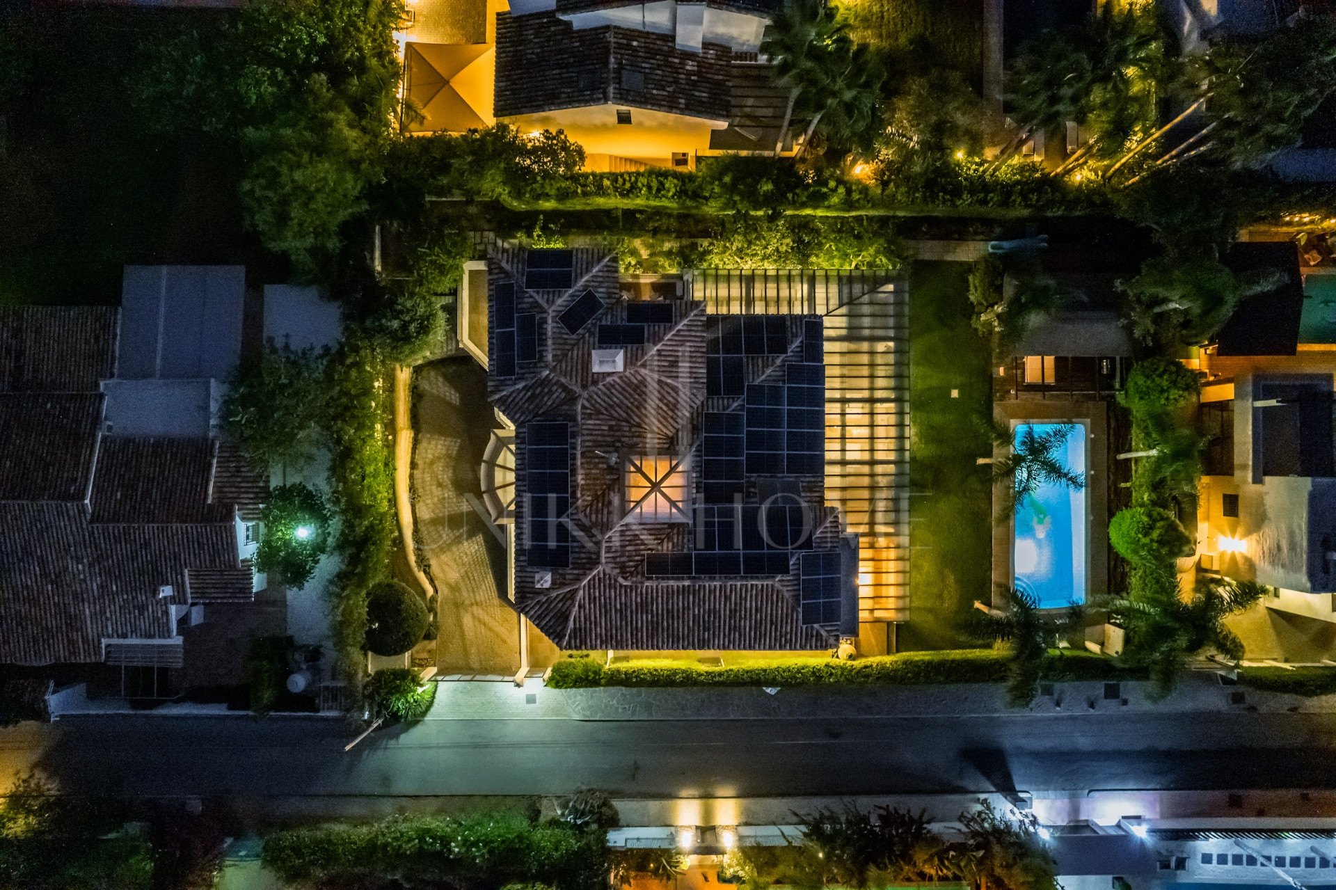 Exclusiva villa de tres plantas en San Pedro Playa