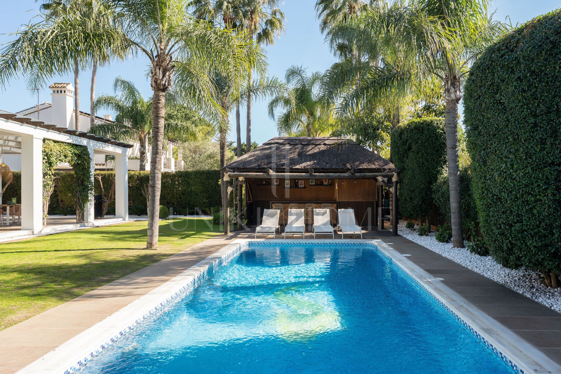 Exclusiva villa de tres plantas en San Pedro Playa