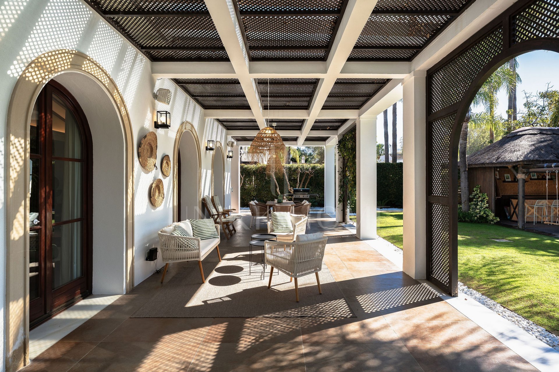 Exclusiva villa de tres plantas en San Pedro Playa