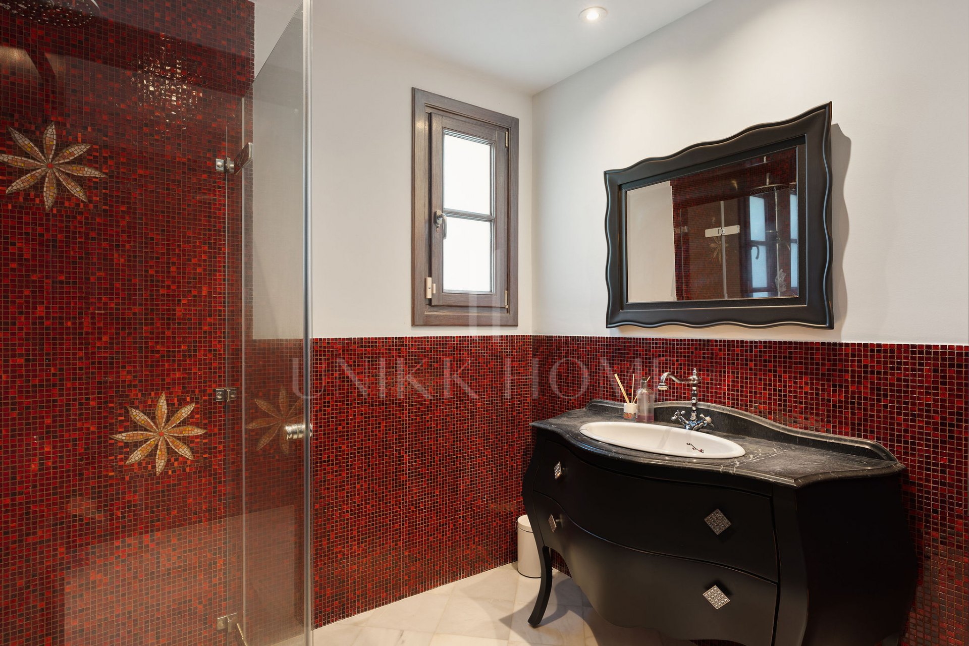 Exclusiva villa de tres plantas en San Pedro Playa