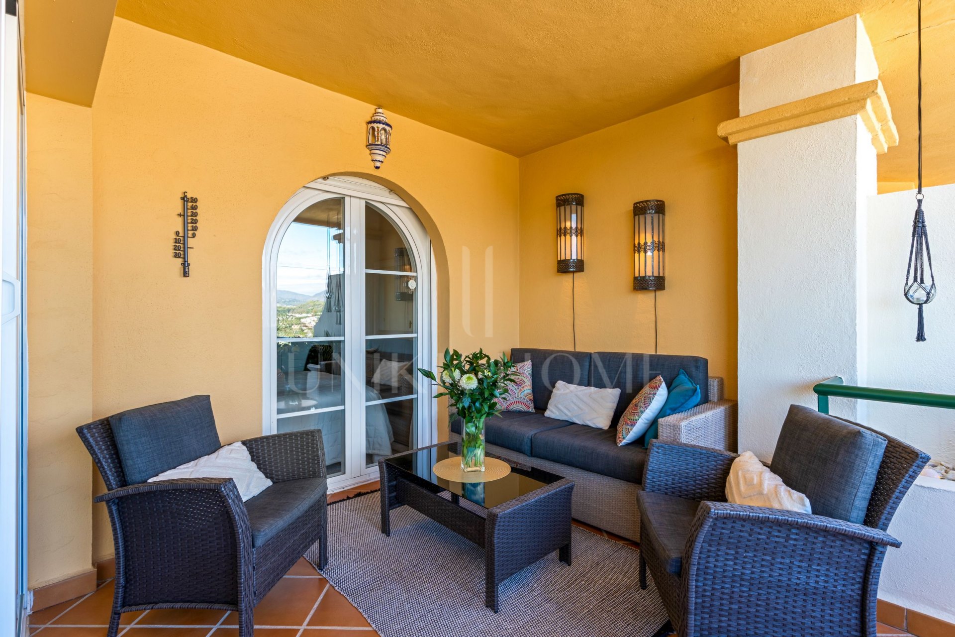 Moderno apartamento de 2 dormitorios con vistas panorámicas en Señorio de Aloha, Nueva Andalucía