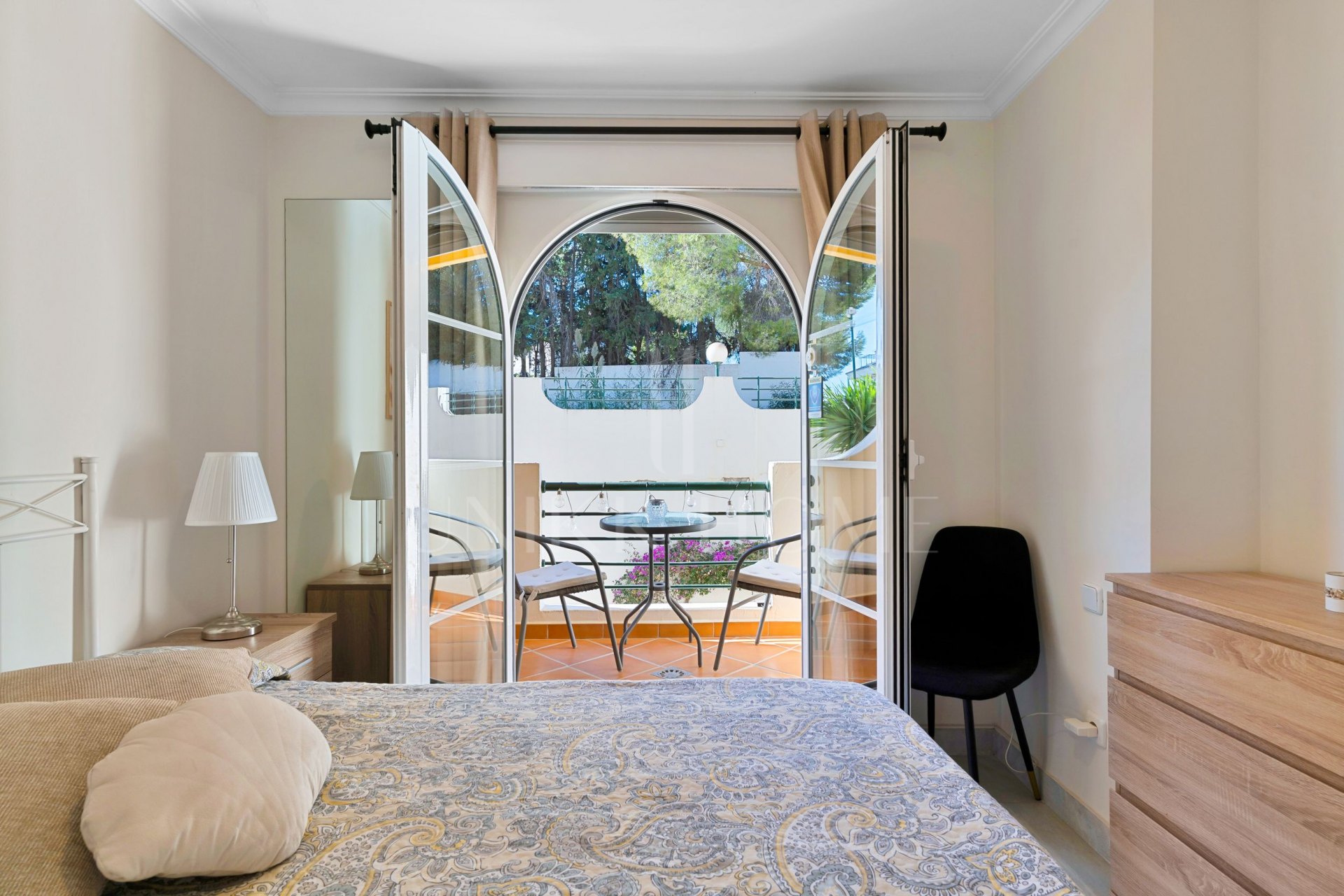 Moderno apartamento de 2 dormitorios con vistas panorámicas en Señorio de Aloha, Nueva Andalucía