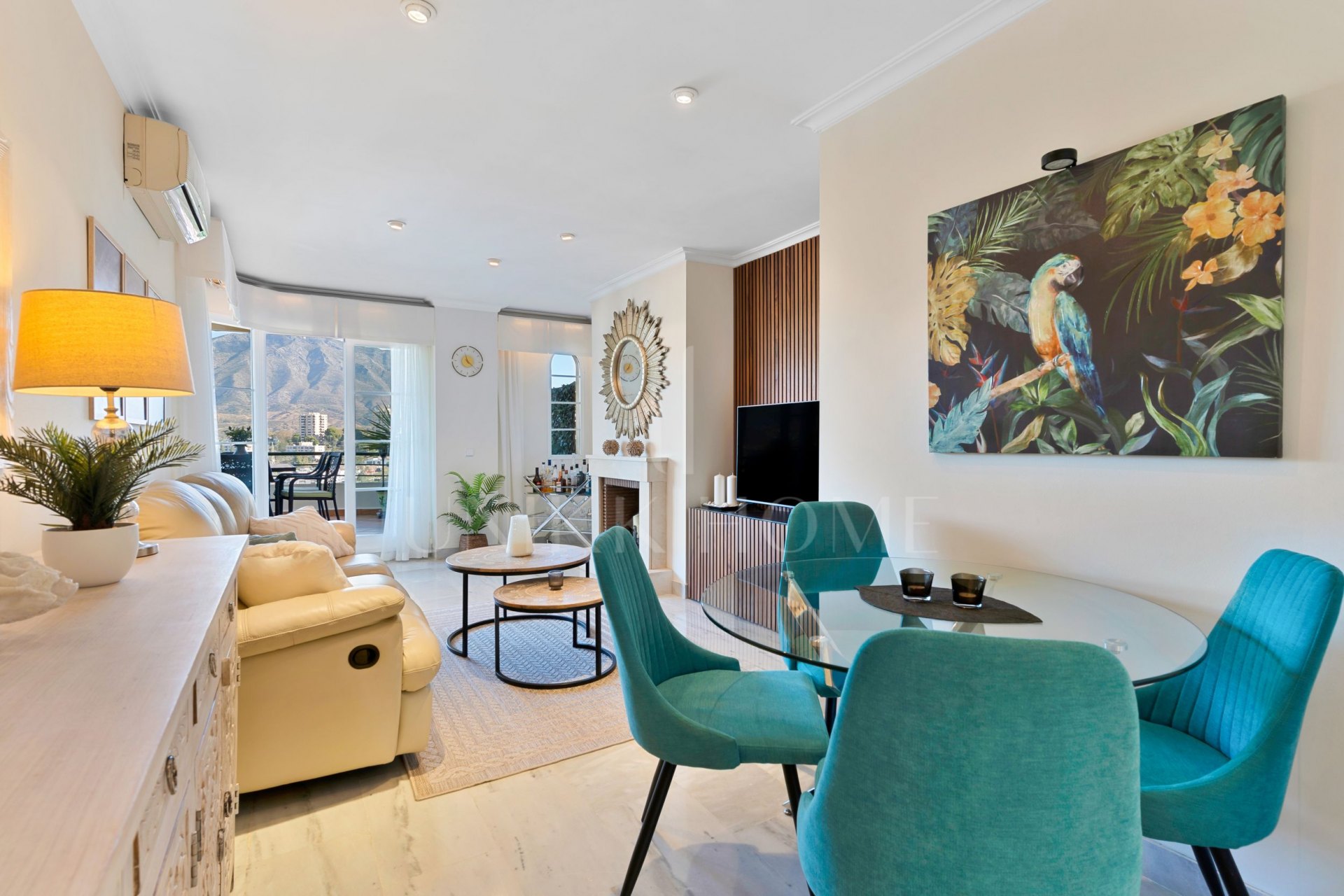 Moderno apartamento de 2 dormitorios con vistas panorámicas en Señorio de Aloha, Nueva Andalucía