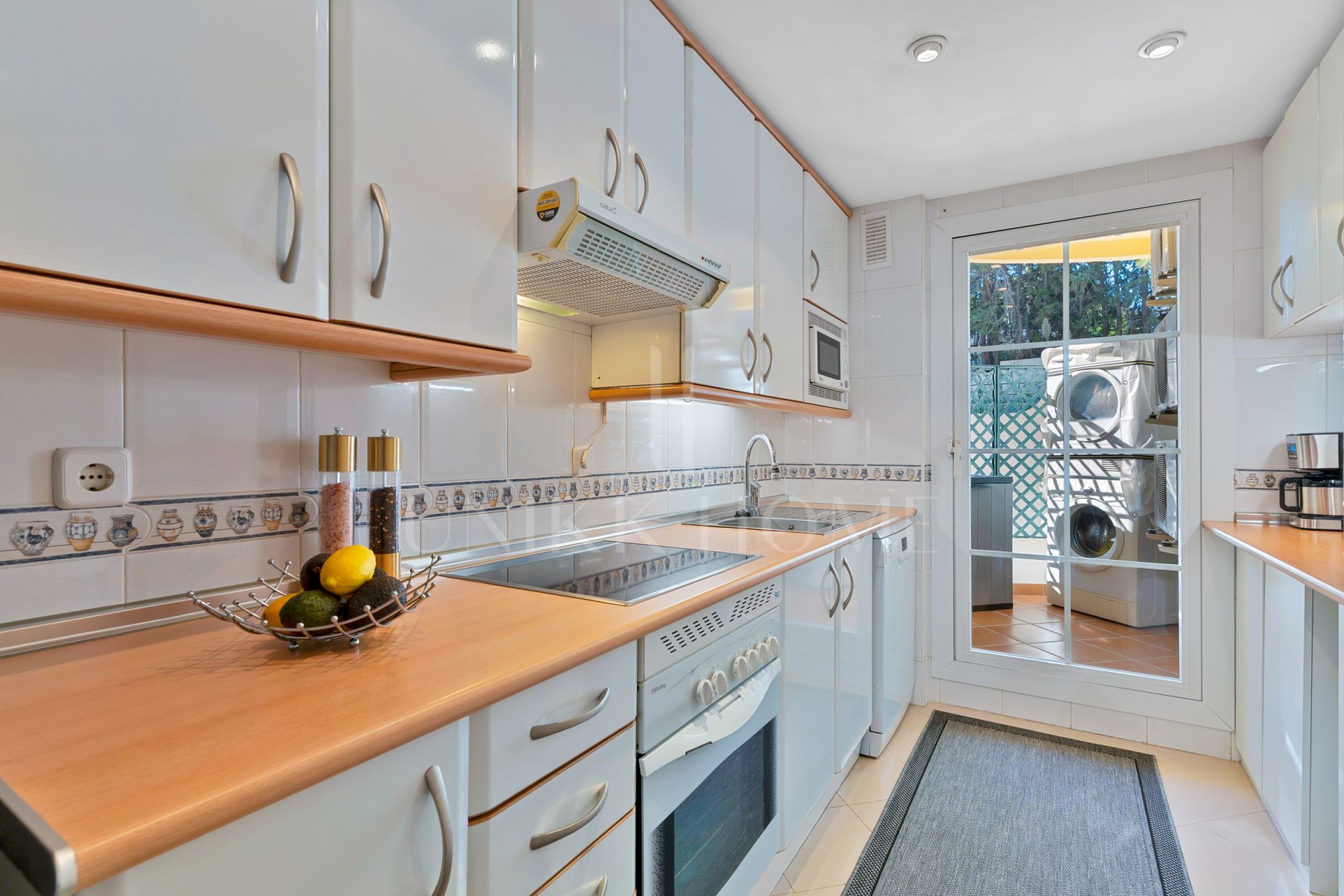 Moderno apartamento de 2 dormitorios con vistas panorámicas en Señorio de Aloha, Nueva Andalucía