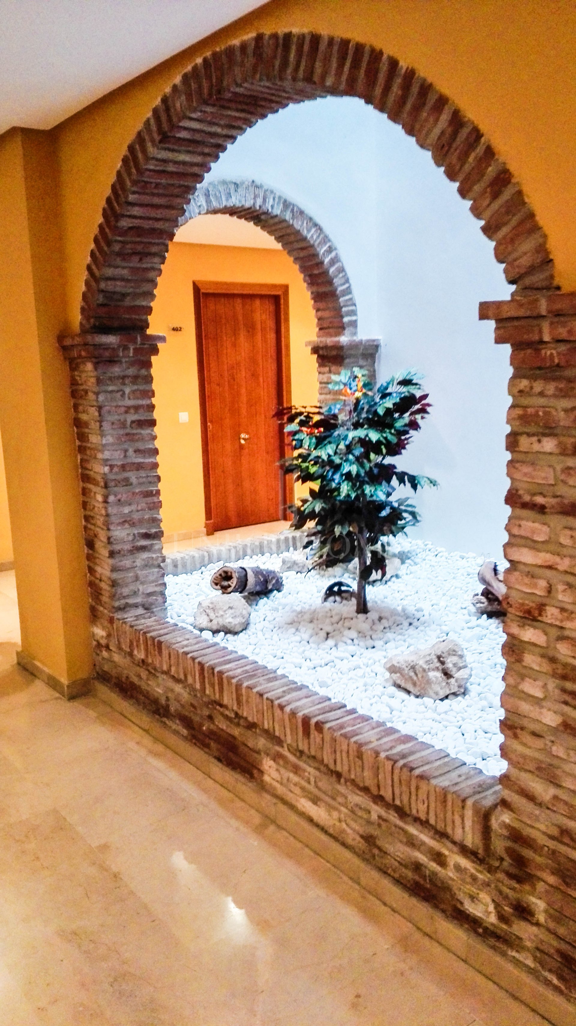 Large 1-Bedroom Apartment with Sea Views in Frontline Beach Complex