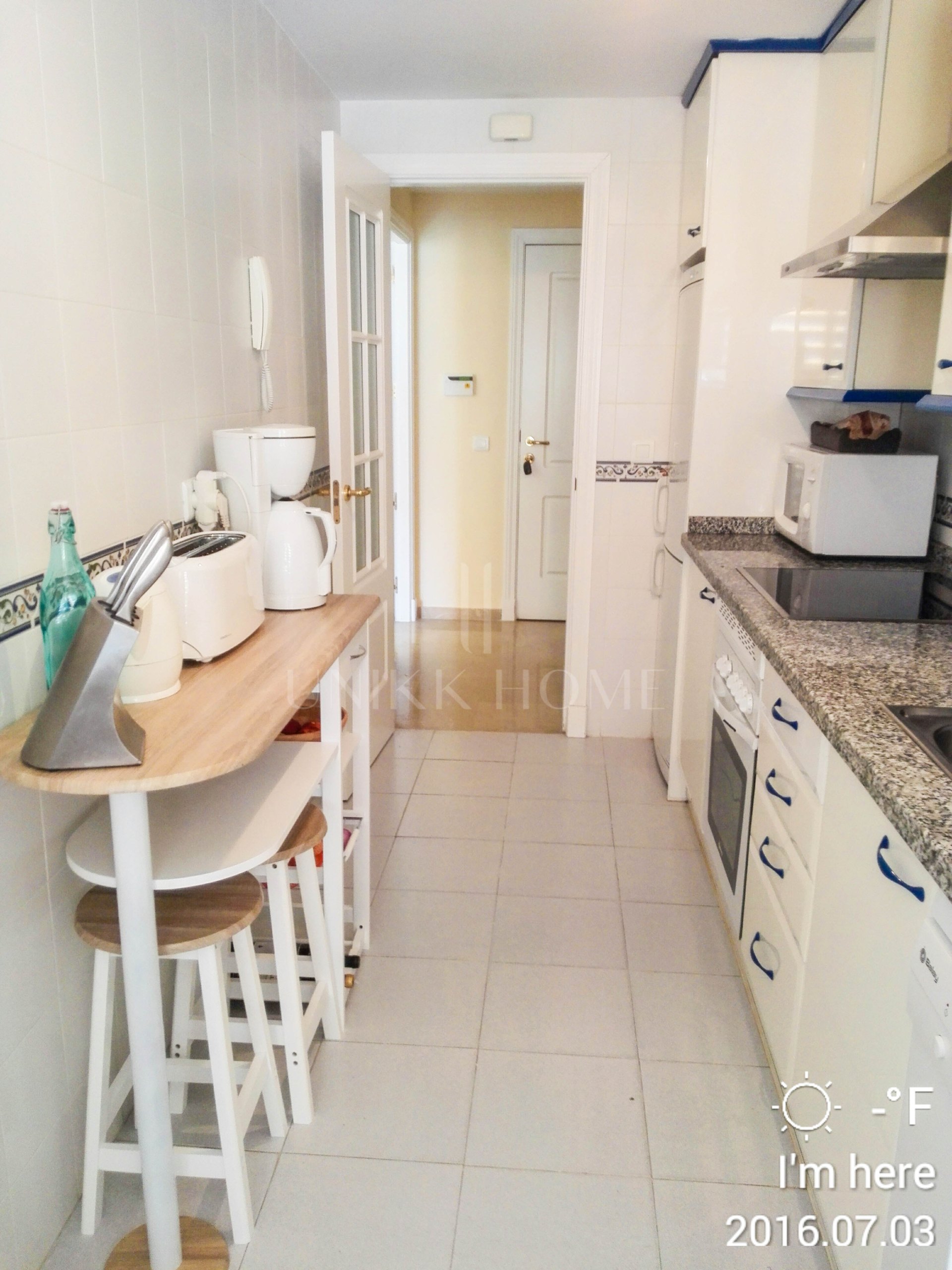 Large 1-Bedroom Apartment with Sea Views in Frontline Beach Complex