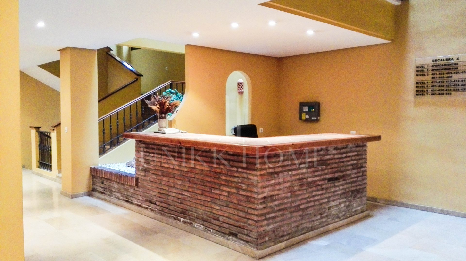 Large 1-Bedroom Apartment with Sea Views in Frontline Beach Complex