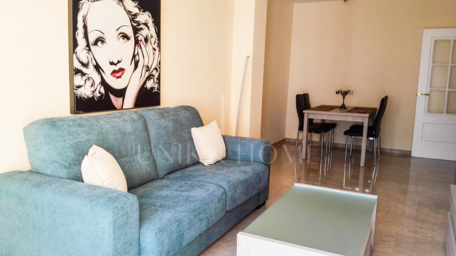Large 1-Bedroom Apartment with Sea Views in Frontline Beach Complex