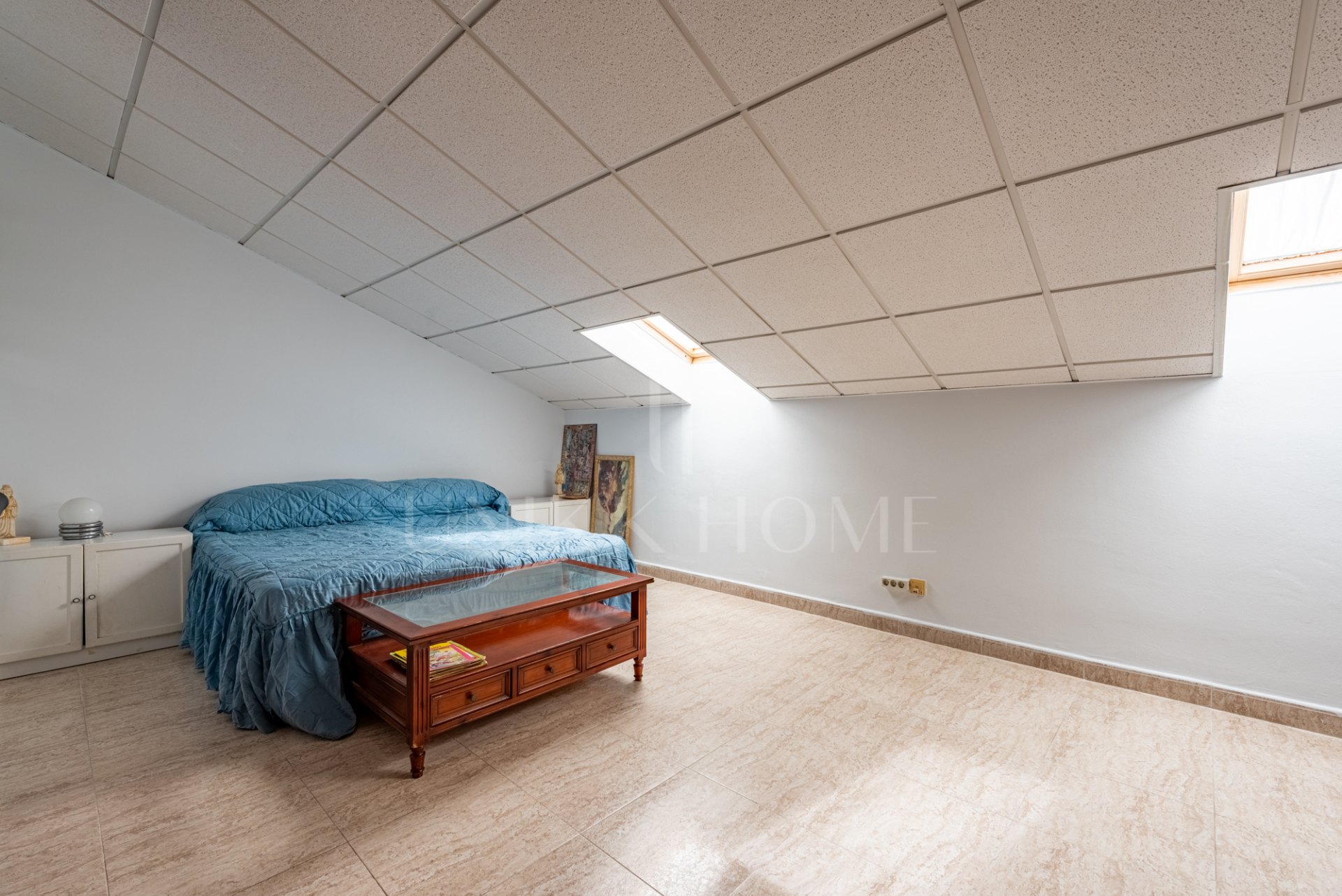 Ático dúplex de 4 dormitorios y 3 baños con vistas al mar