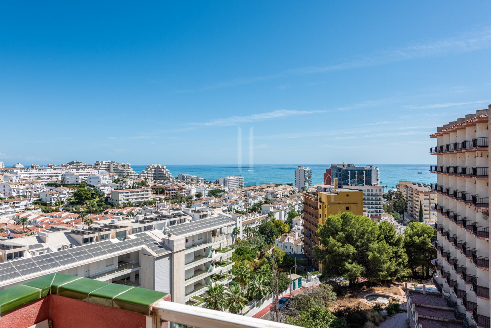 Ático dúplex de 4 dormitorios y 3 baños con vistas al mar
