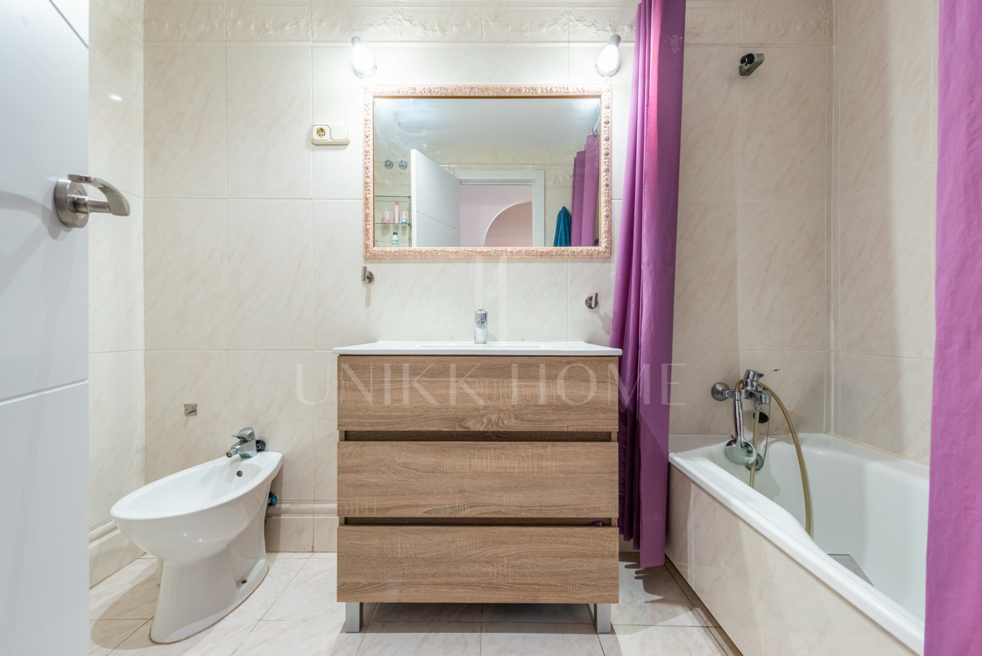 Ático dúplex de 4 dormitorios y 3 baños con vistas al mar