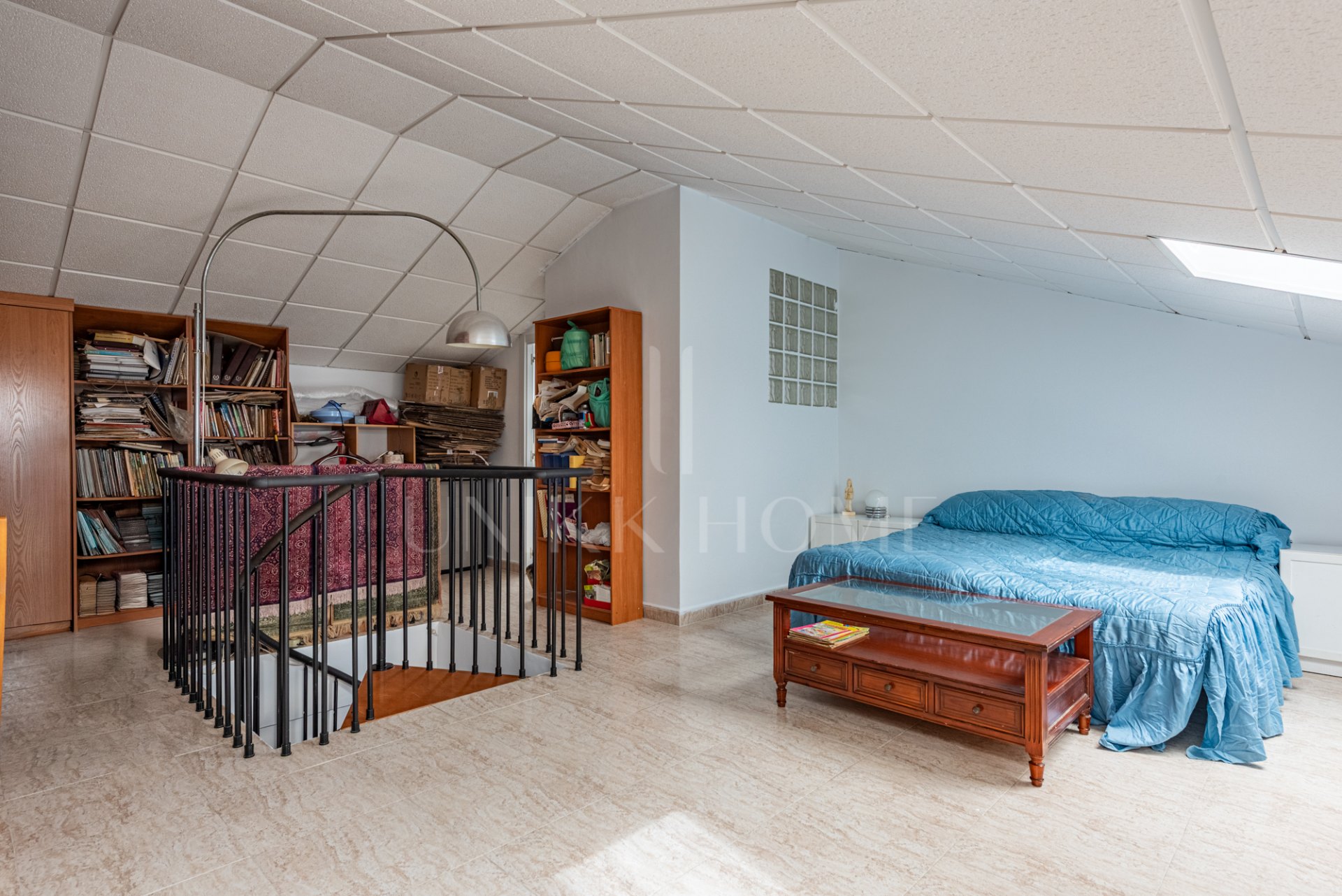 Ático dúplex de 4 dormitorios y 3 baños con vistas al mar