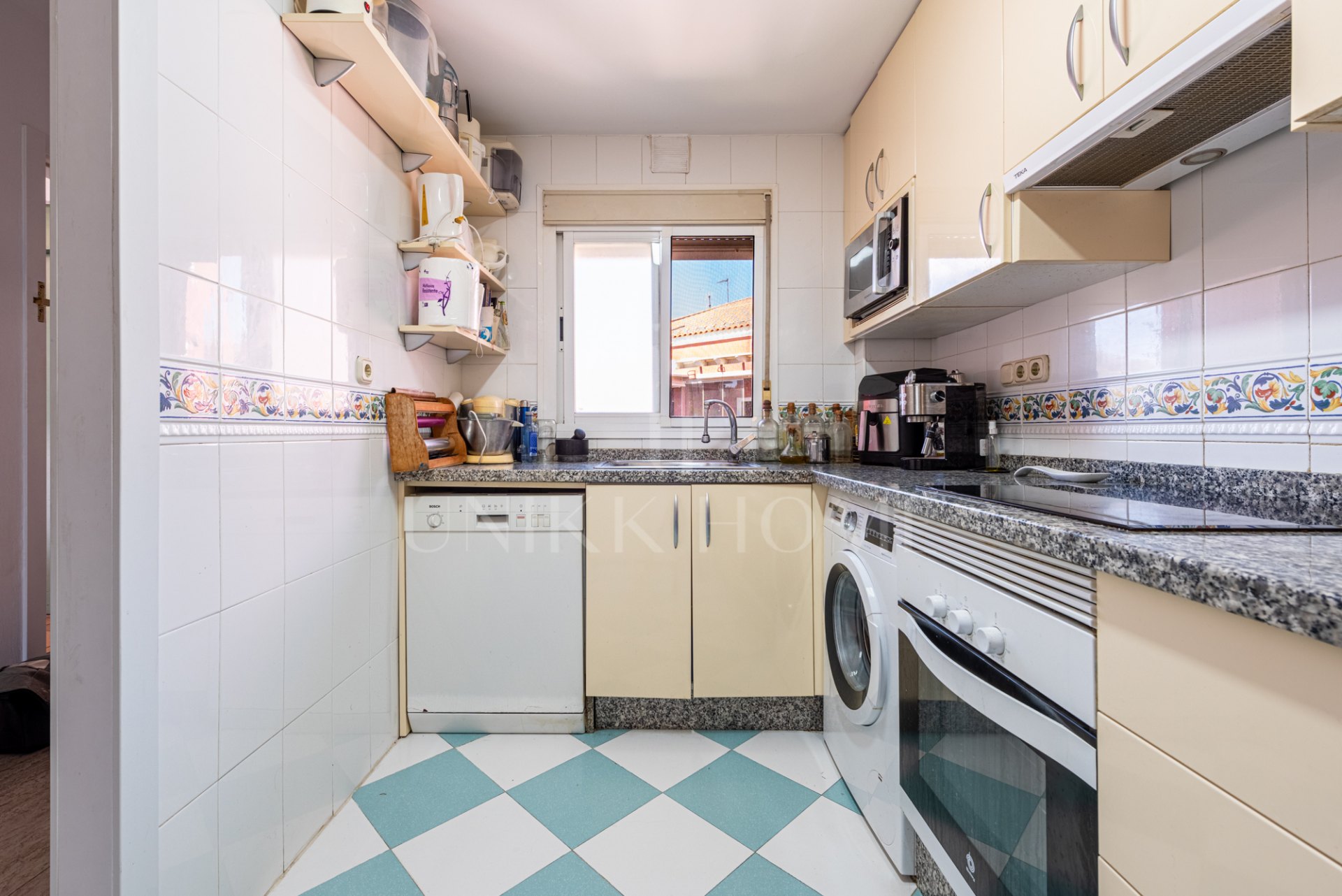 Ático dúplex de 4 dormitorios y 3 baños con vistas al mar