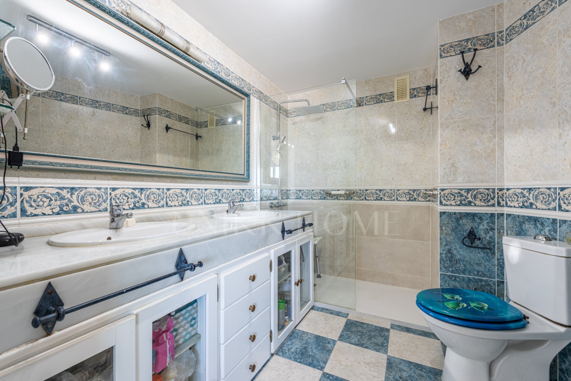 Ático dúplex de 4 dormitorios y 3 baños con vistas al mar