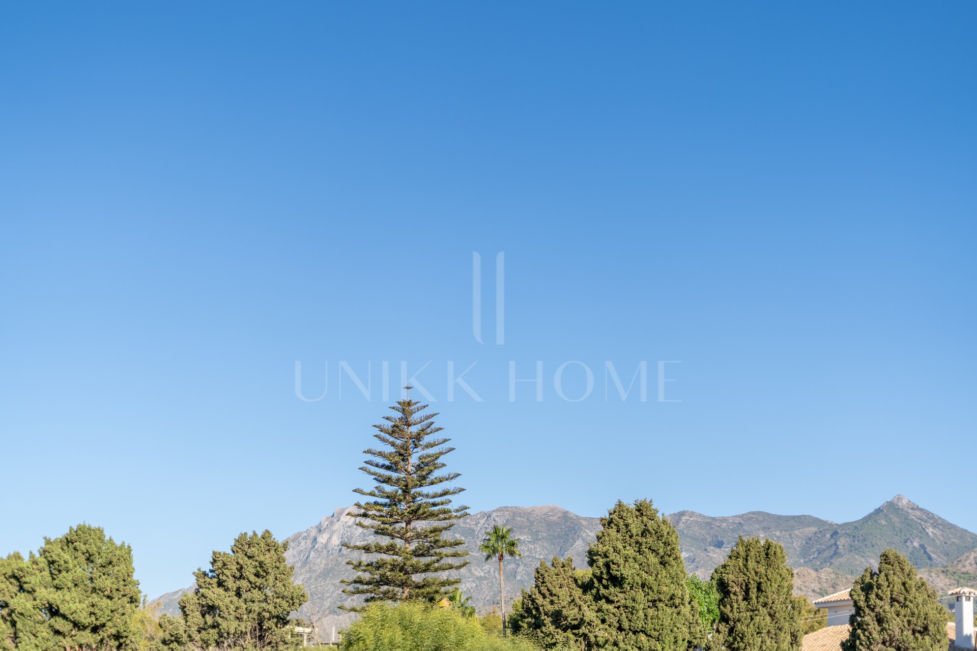 Completely Reconstructed Sea-View Villa with Tourist License – Marbella East