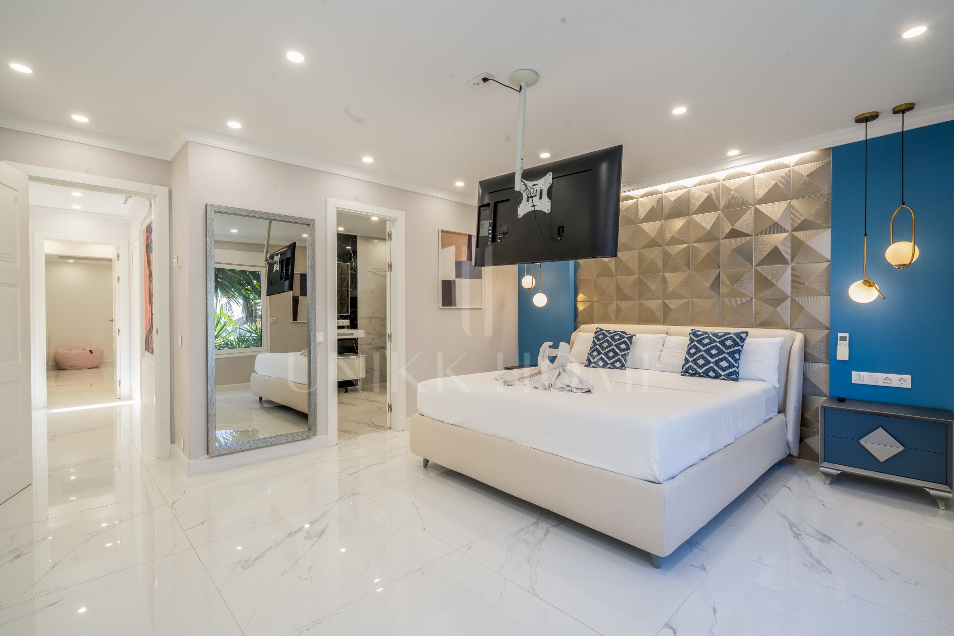 Completely Reconstructed Sea-View Villa with Tourist License – Marbella East