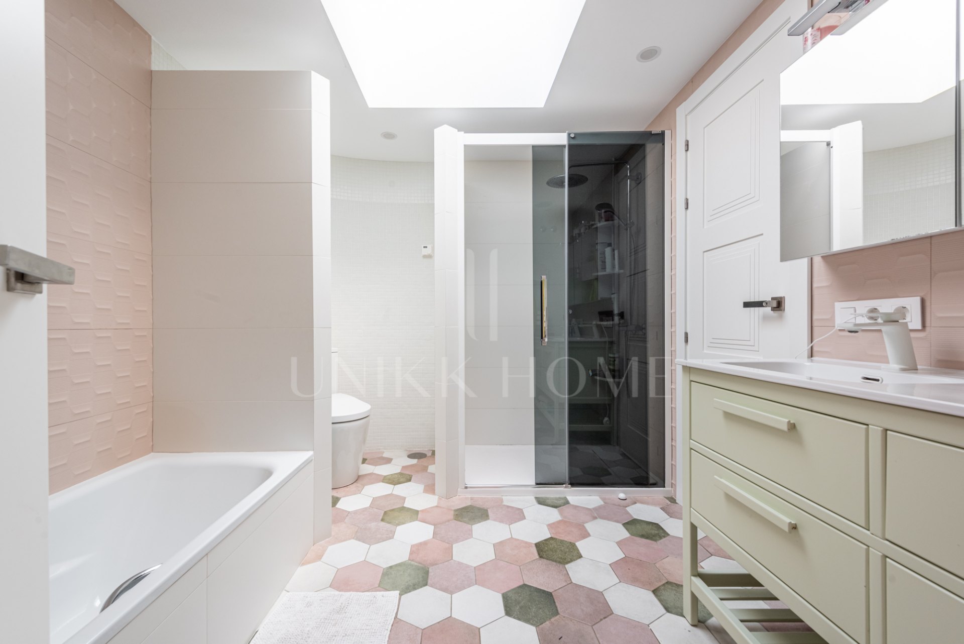 Completely Reconstructed Sea-View Villa with Tourist License – Marbella East