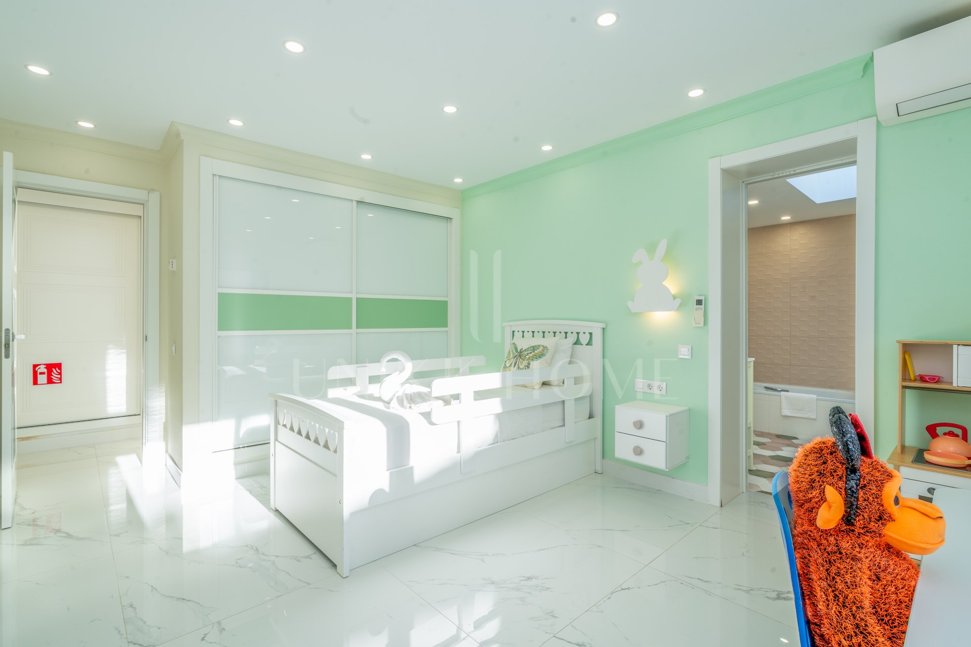 Completely Reconstructed Sea-View Villa with Tourist License – Marbella East