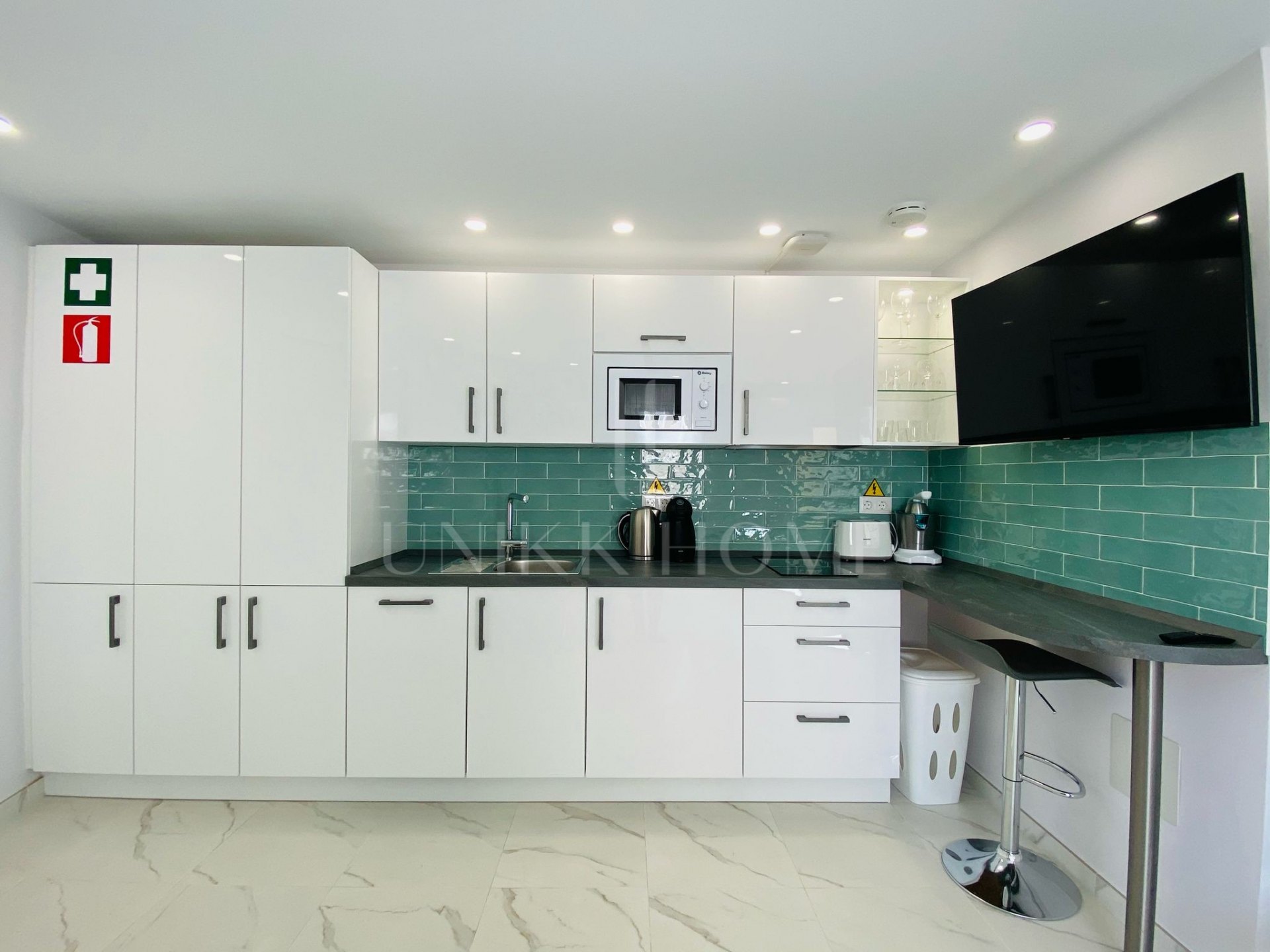 Completely Reconstructed Sea-View Villa with Tourist License – Marbella East