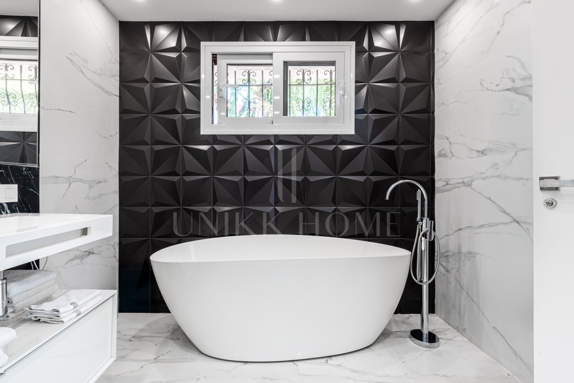 Completely Reconstructed Sea-View Villa with Tourist License – Marbella East