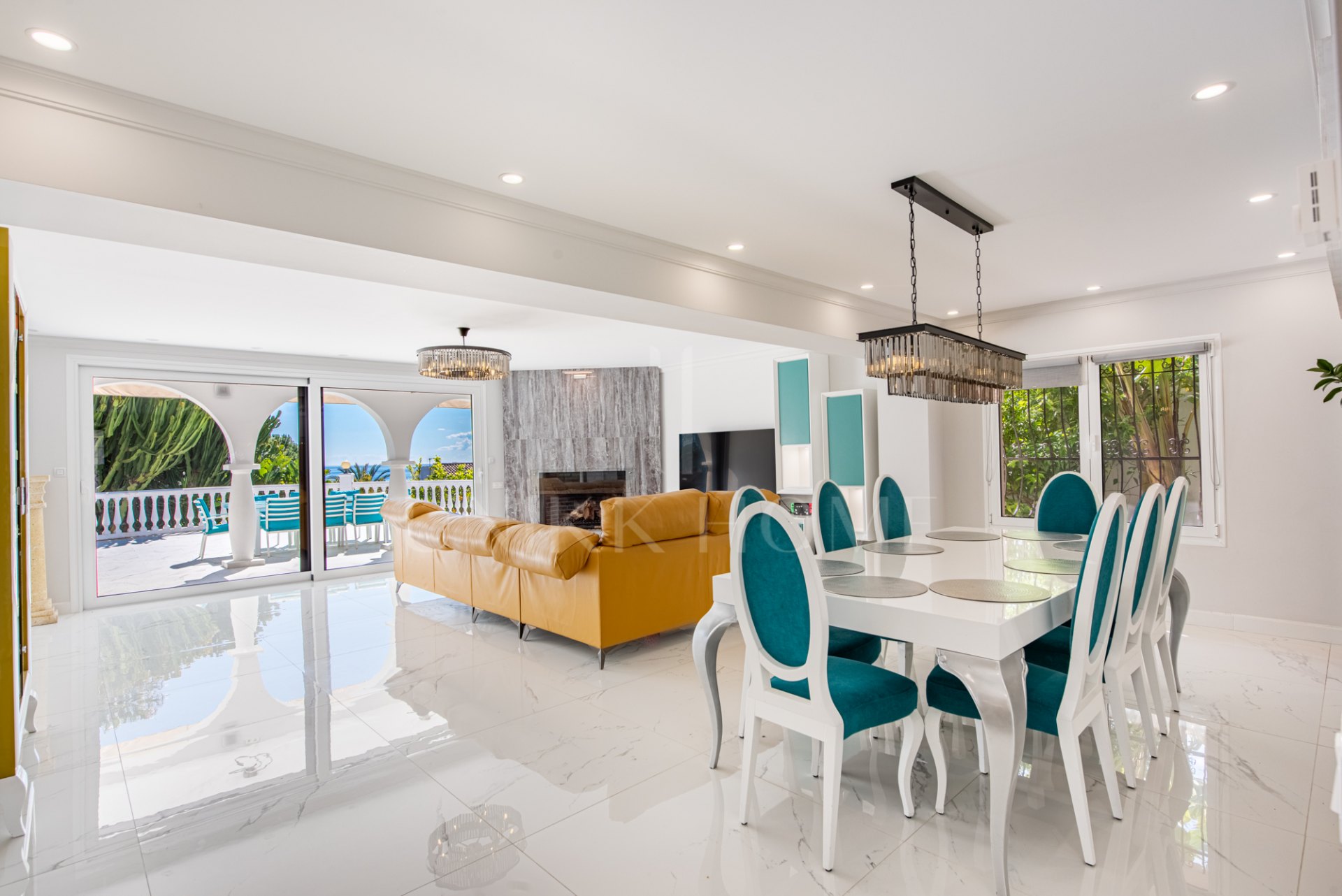 Completely Reconstructed Sea-View Villa with Tourist License – Marbella East