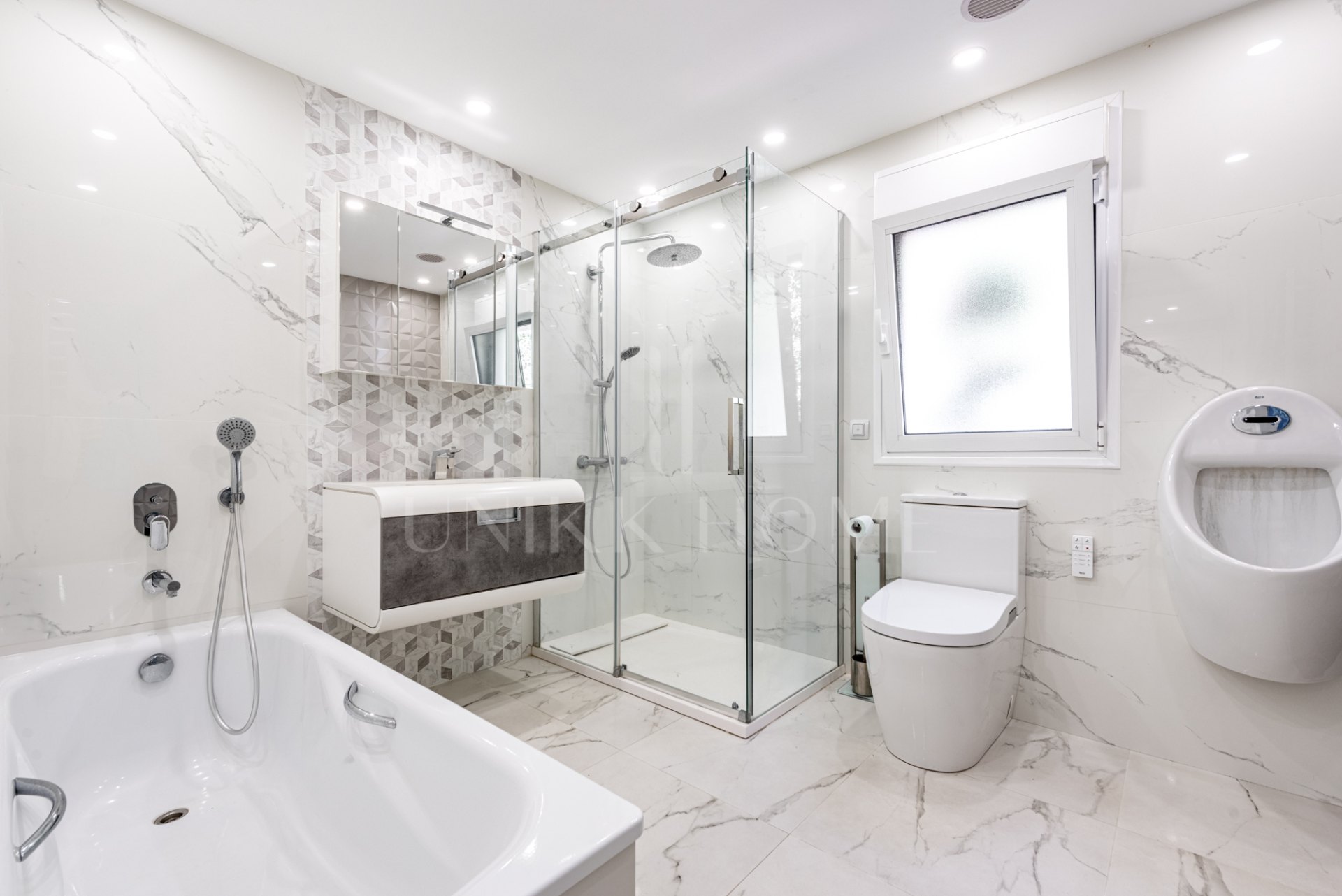 Completely Reconstructed Sea-View Villa with Tourist License – Marbella East