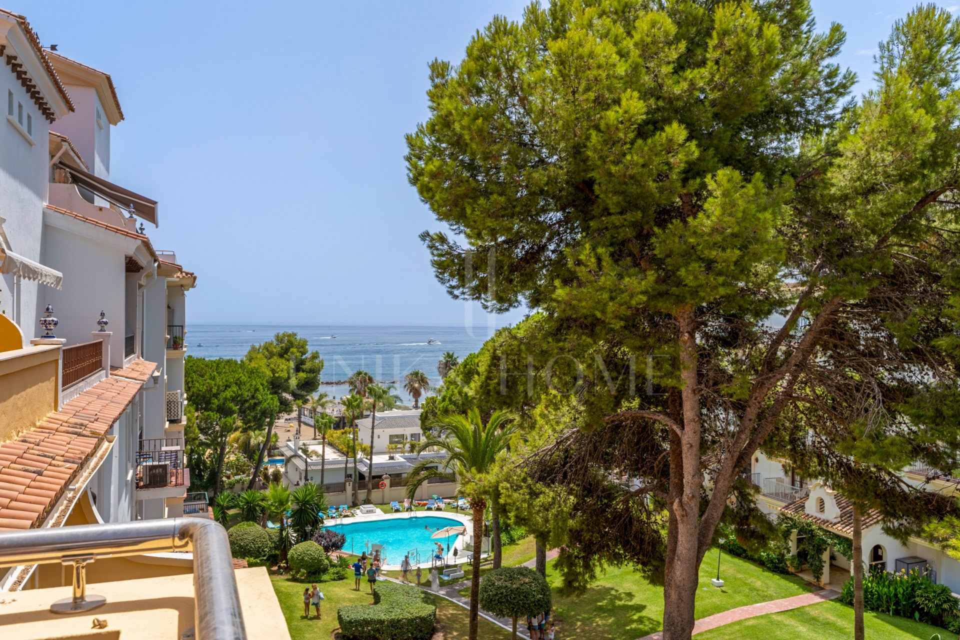 Atico dúplex en una ubicación privilegiada en Puerto Banus