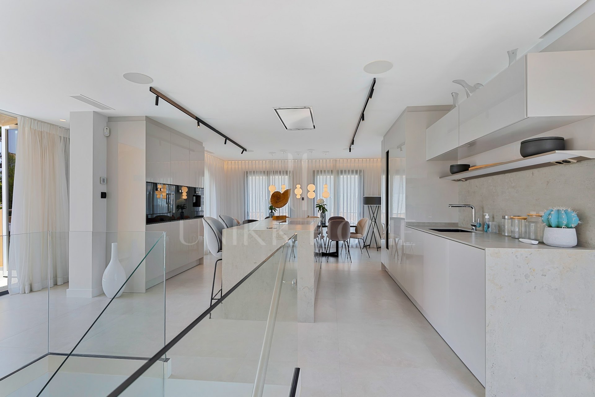 Atico dúplex en una ubicación privilegiada en Puerto Banus