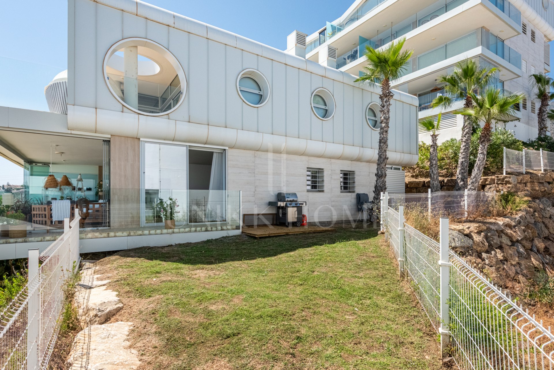 Apartamento de tres dormitorios con vistas panorámicas al mar en MedOne, El Higuerón