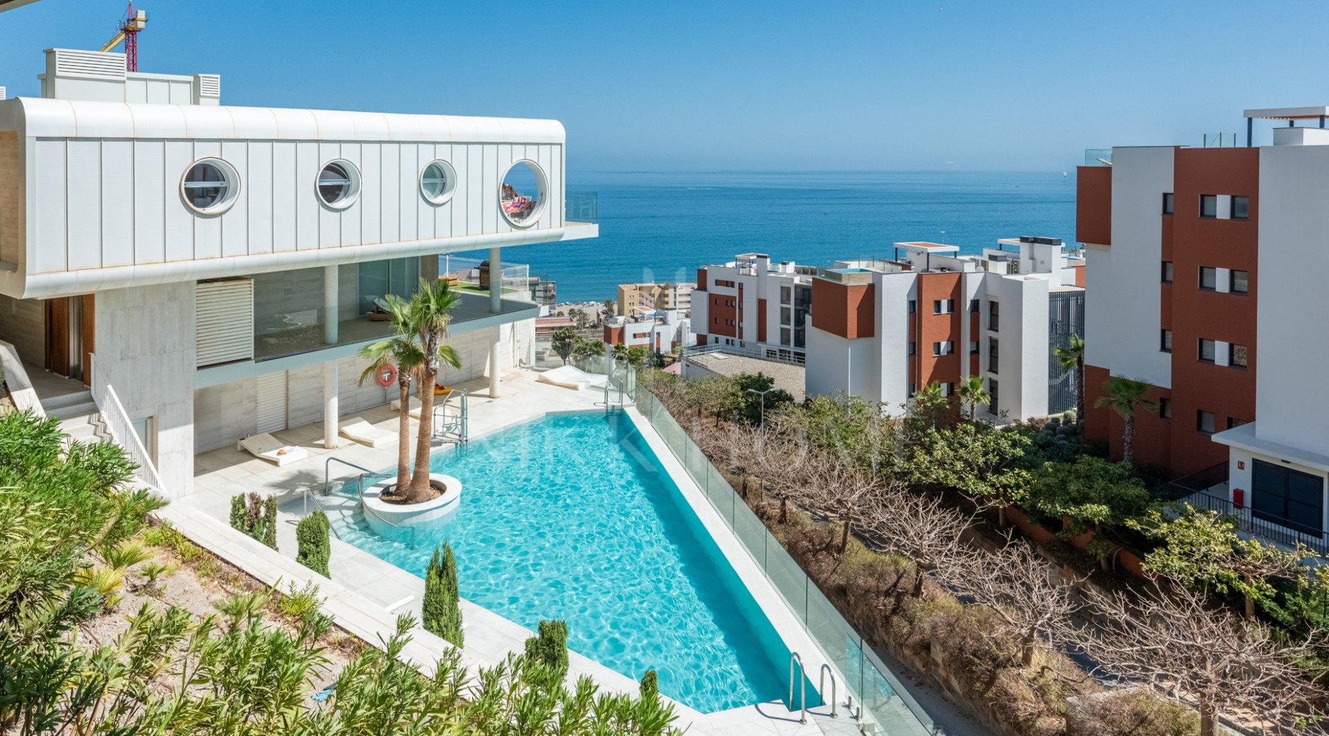 Apartamento de tres dormitorios con vistas panorámicas al mar en MedOne, El Higuerón