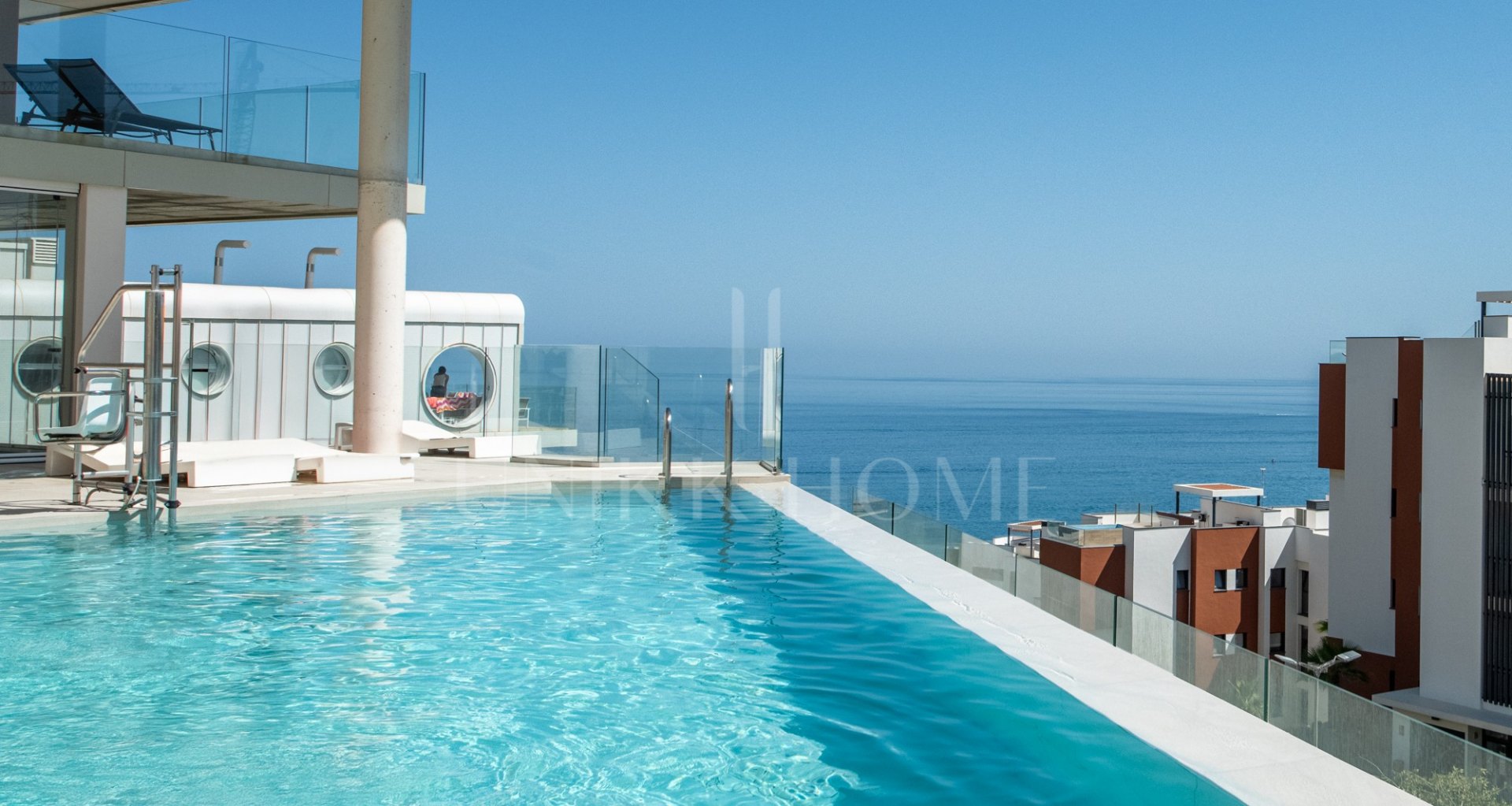 Apartamento de tres dormitorios con vistas panorámicas al mar en MedOne, El Higuerón