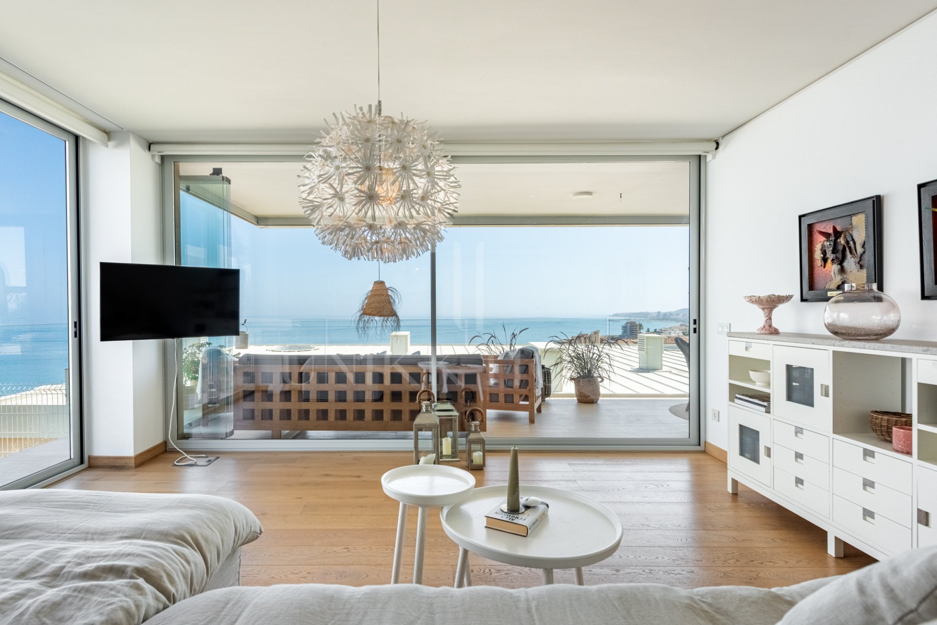 Apartamento de tres dormitorios con vistas panorámicas al mar en MedOne, El Higuerón