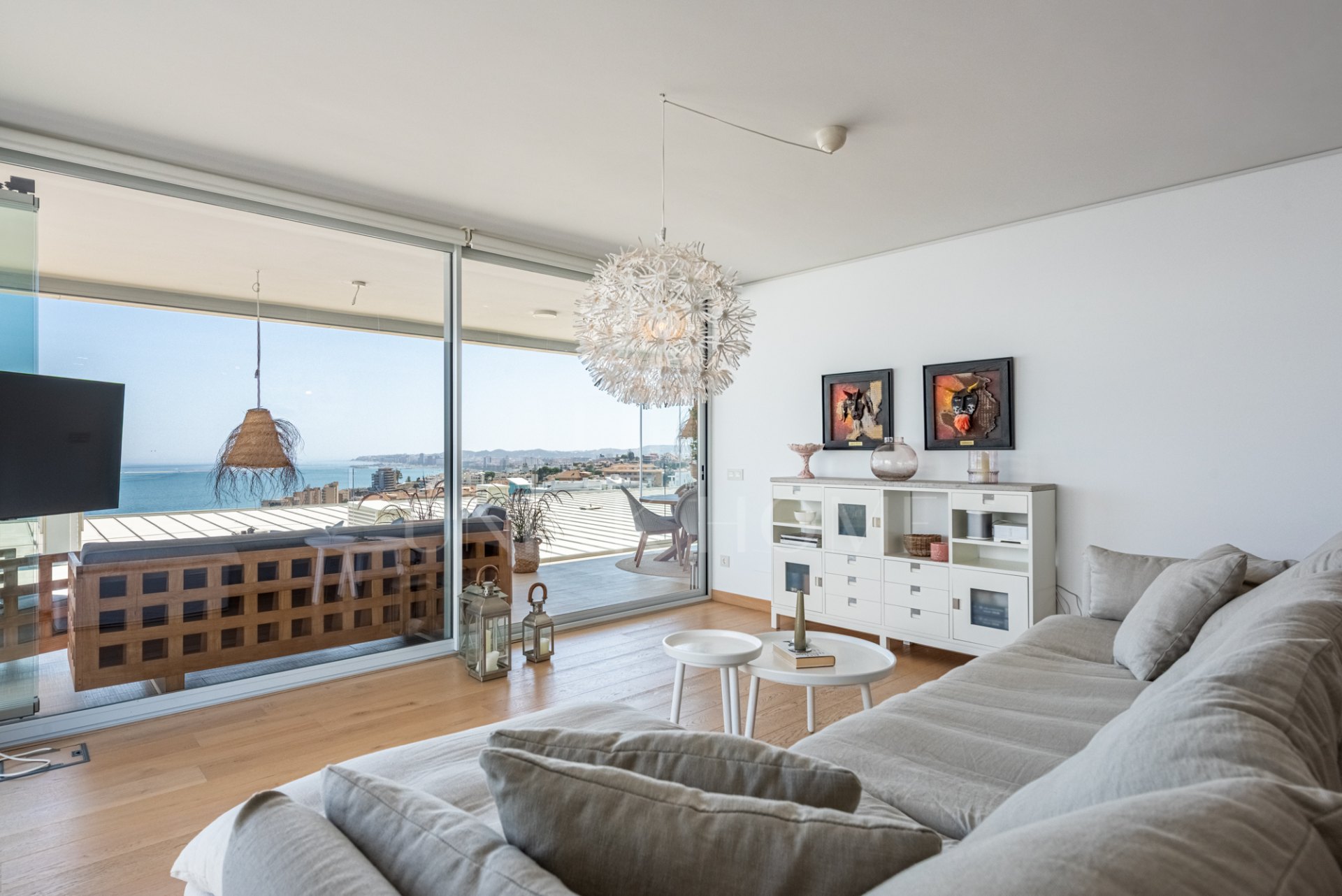 Apartamento de tres dormitorios con vistas panorámicas al mar en MedOne, El Higuerón