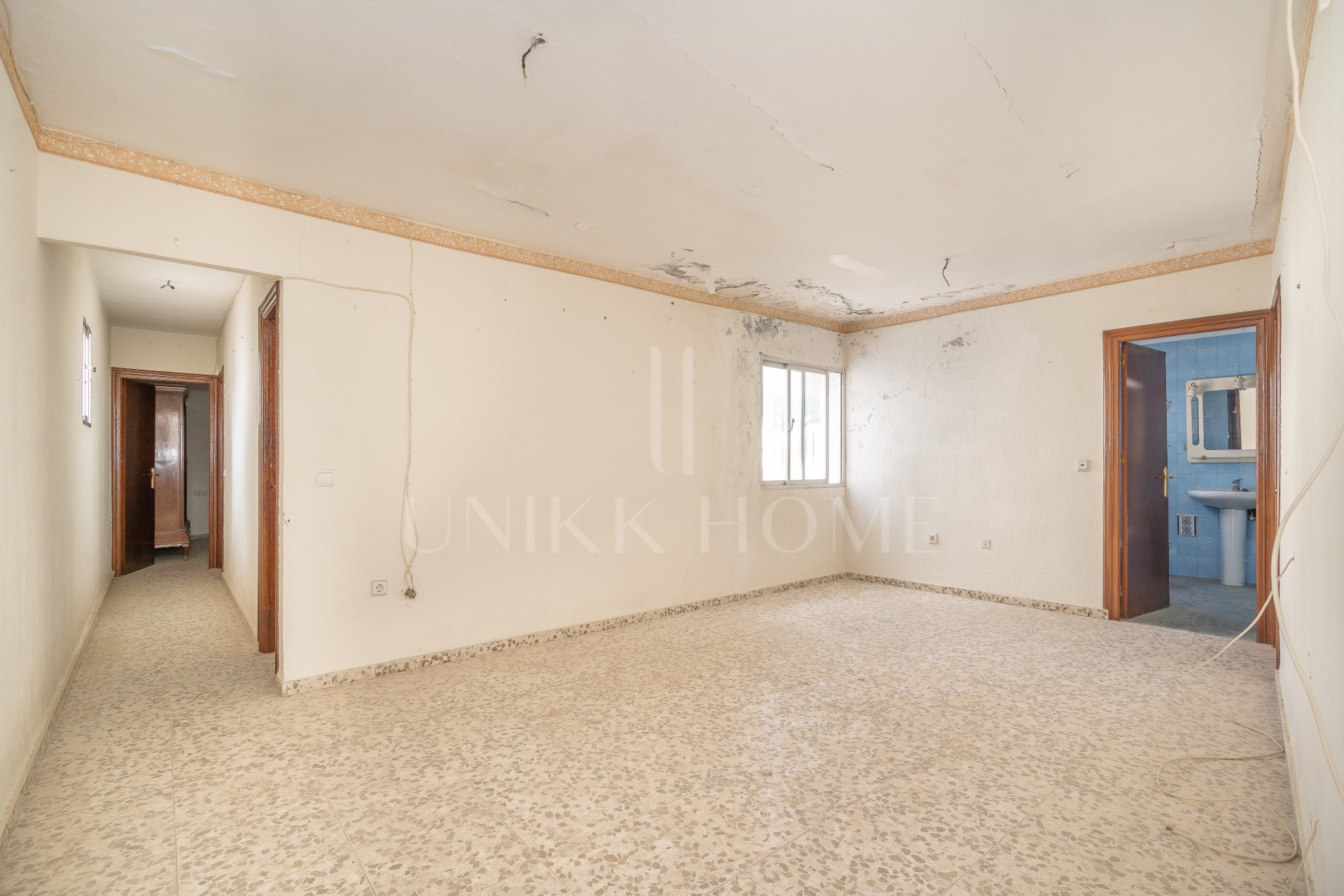 Amplia Casa Adosada con 6 Dormitorios en el Casco Antiguo de Estepona