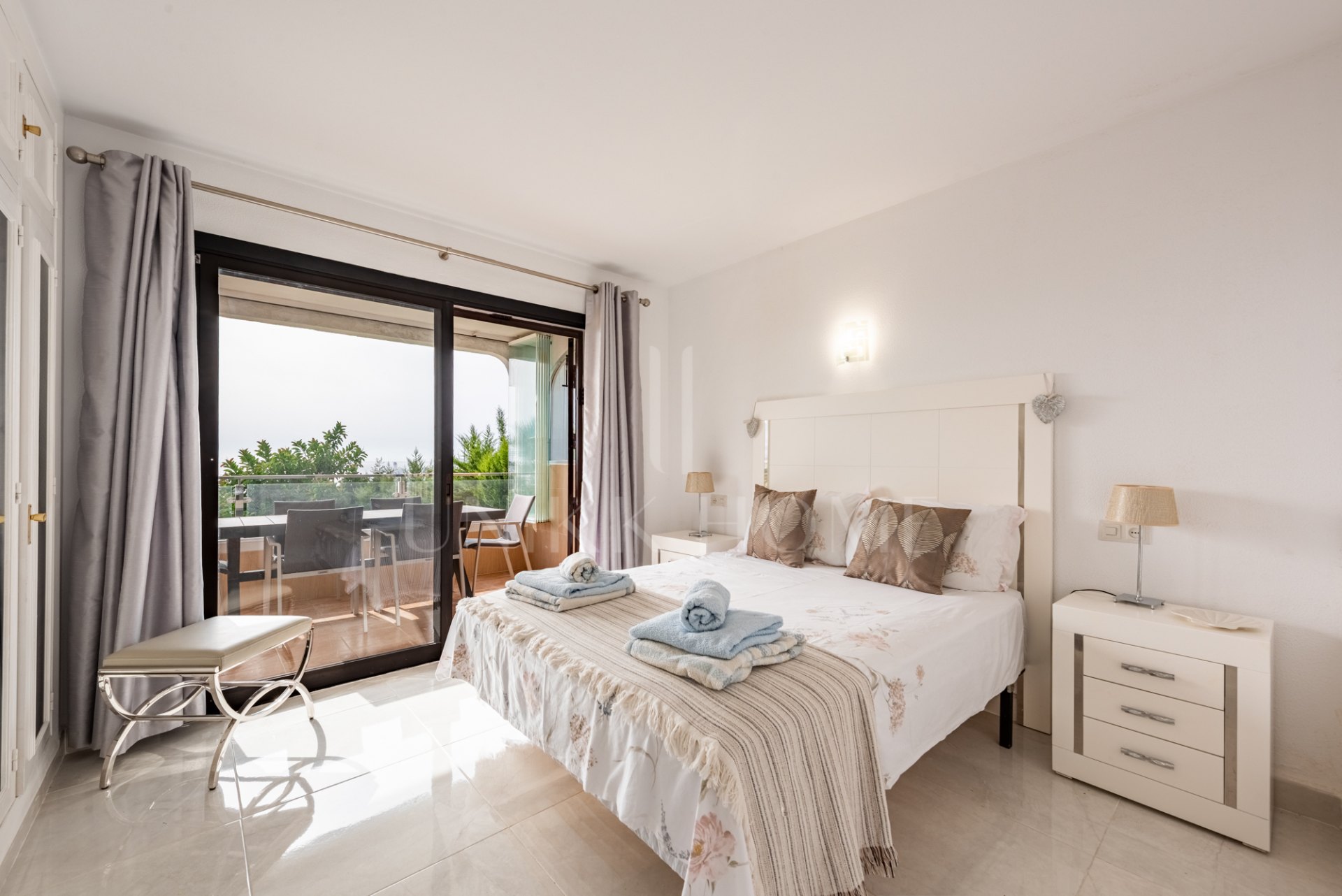 Apartamento de 2 Dormitorios con Vistas al Mar en Torrenueva – Costa del Sol