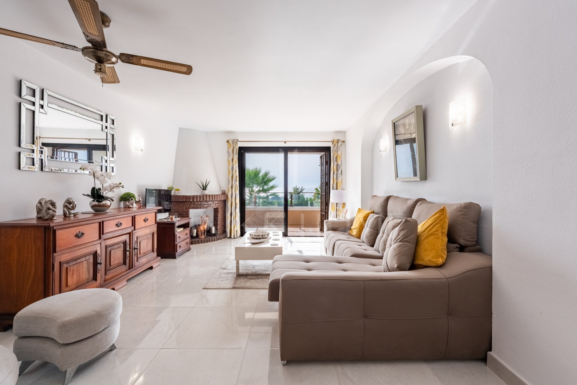 Apartamento de 2 Dormitorios con Vistas al Mar en Torrenueva – Costa del Sol