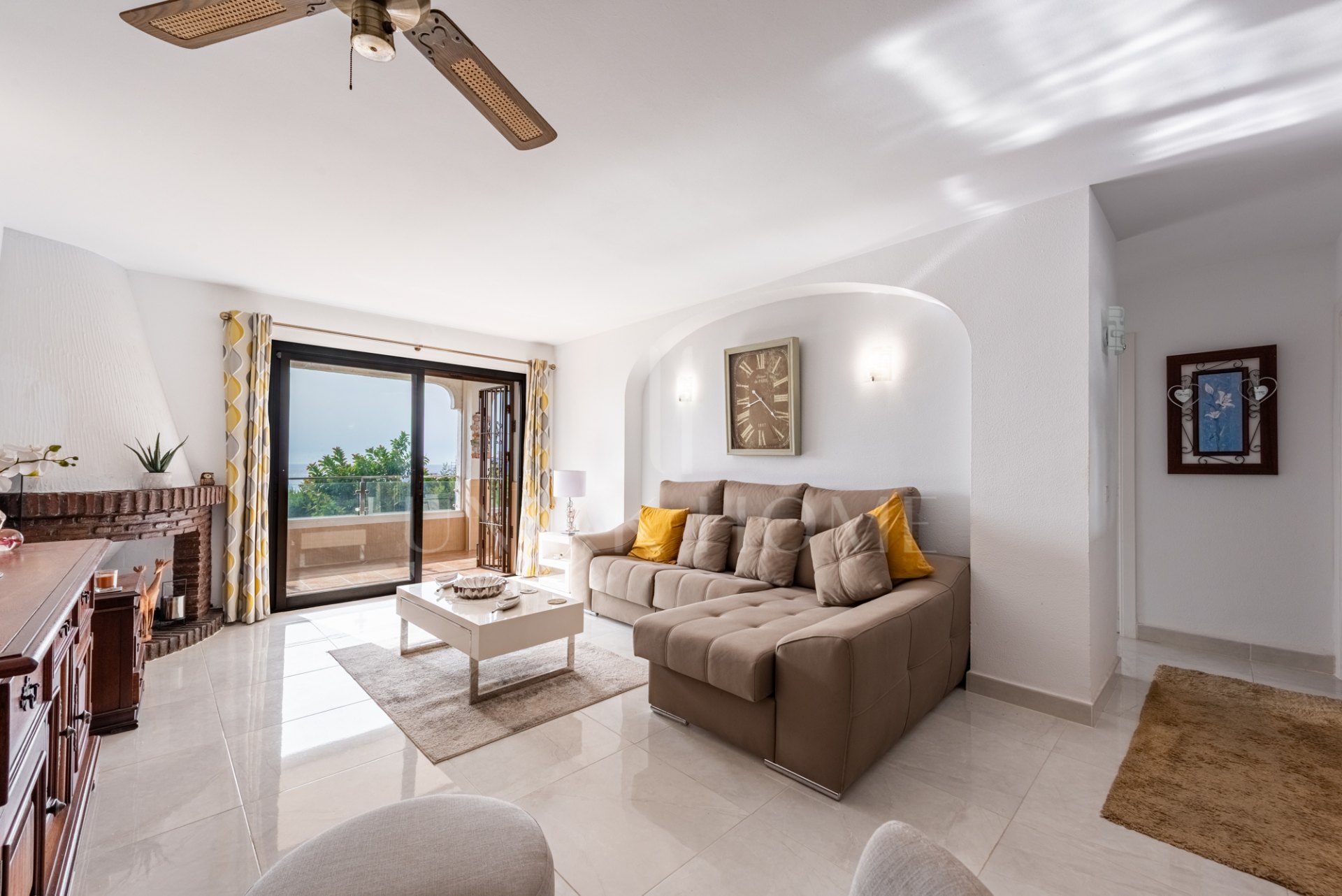 Apartamento de 2 Dormitorios con Vistas al Mar en Torrenueva – Costa del Sol