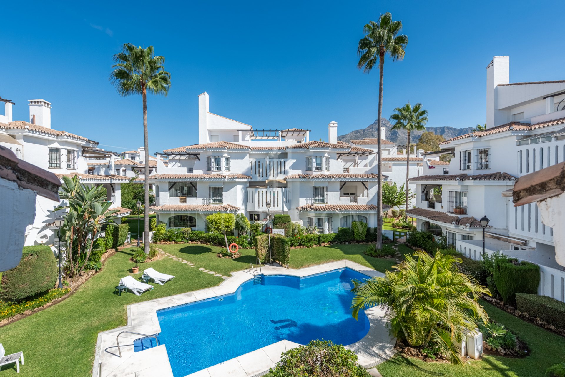 Spacious Duplex Penthouse in Los Naranjos de Marbella, Nueva Andalucia