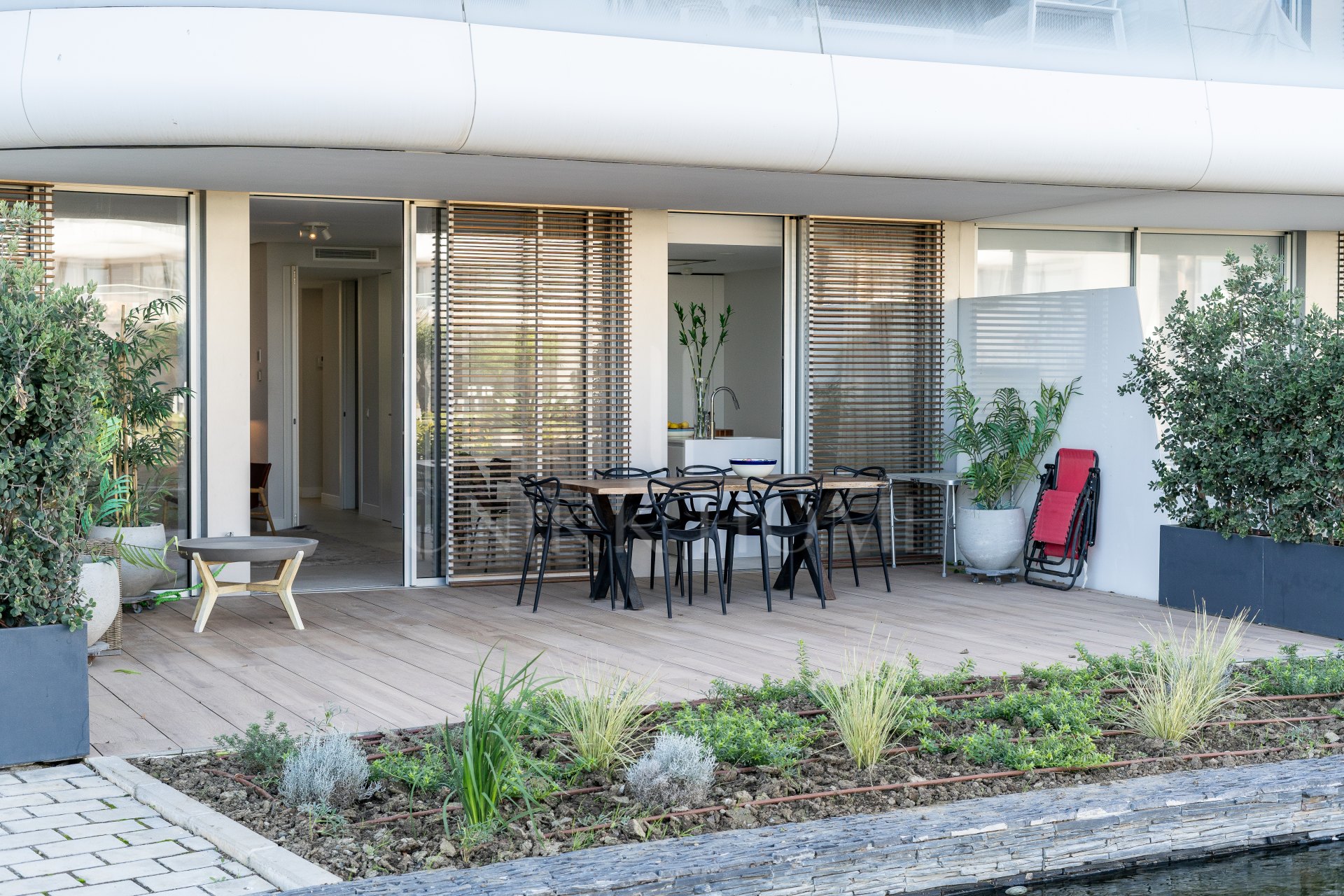 Luxurious beachfront apartment with private garden