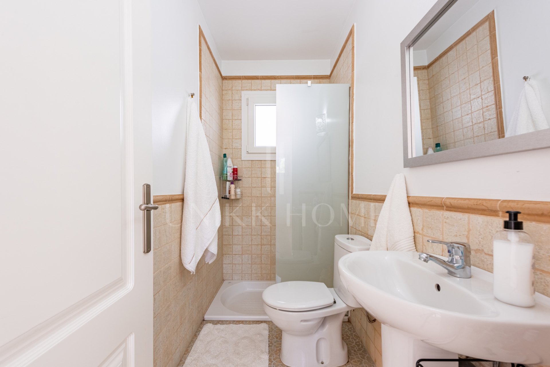 Elegante Villa de 6 Dormitorios en Sierrezuela – Un Refugio Familiar con Estilo y Carácter