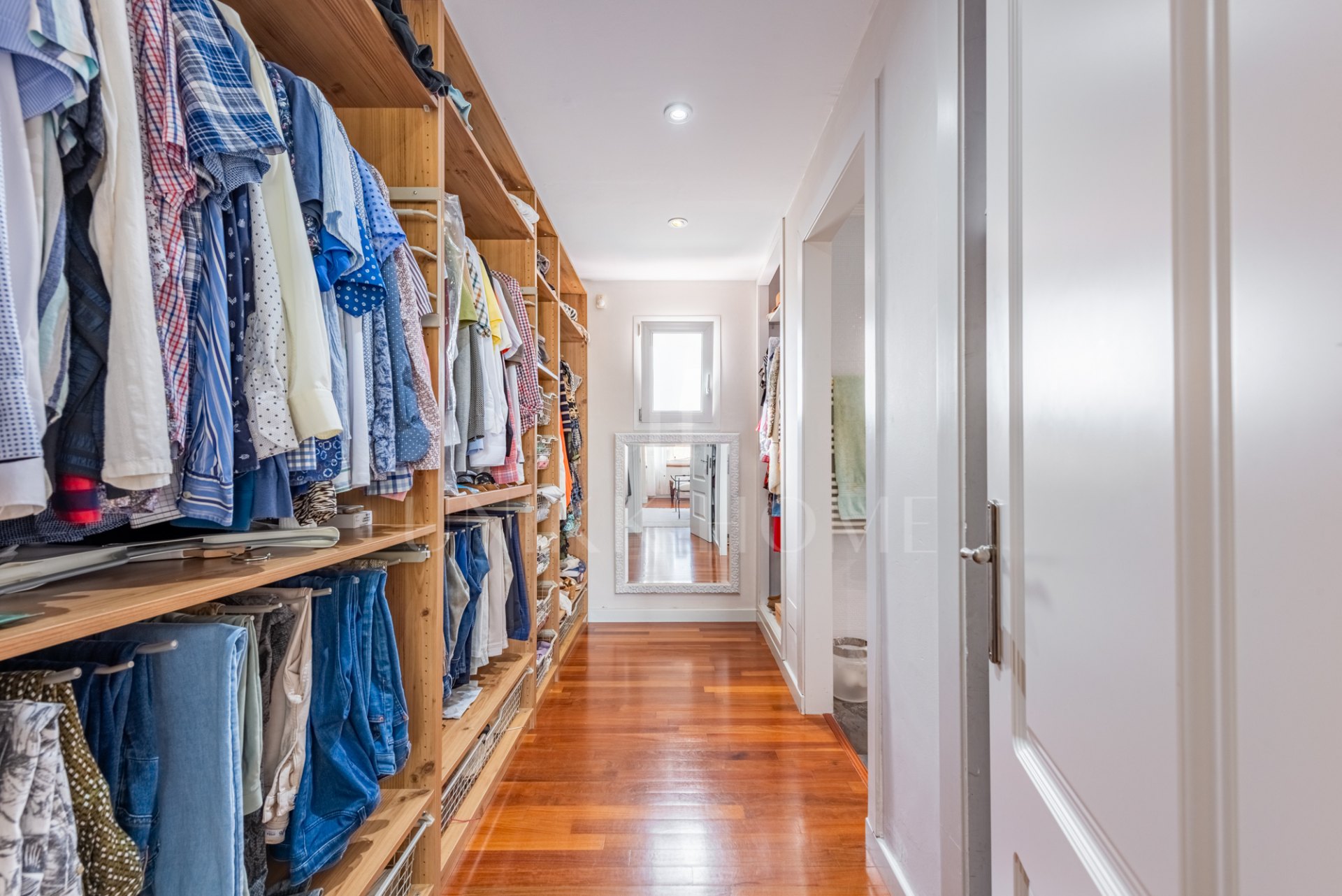 Elegante Villa de 6 Dormitorios en Sierrezuela – Un Refugio Familiar con Estilo y Carácter