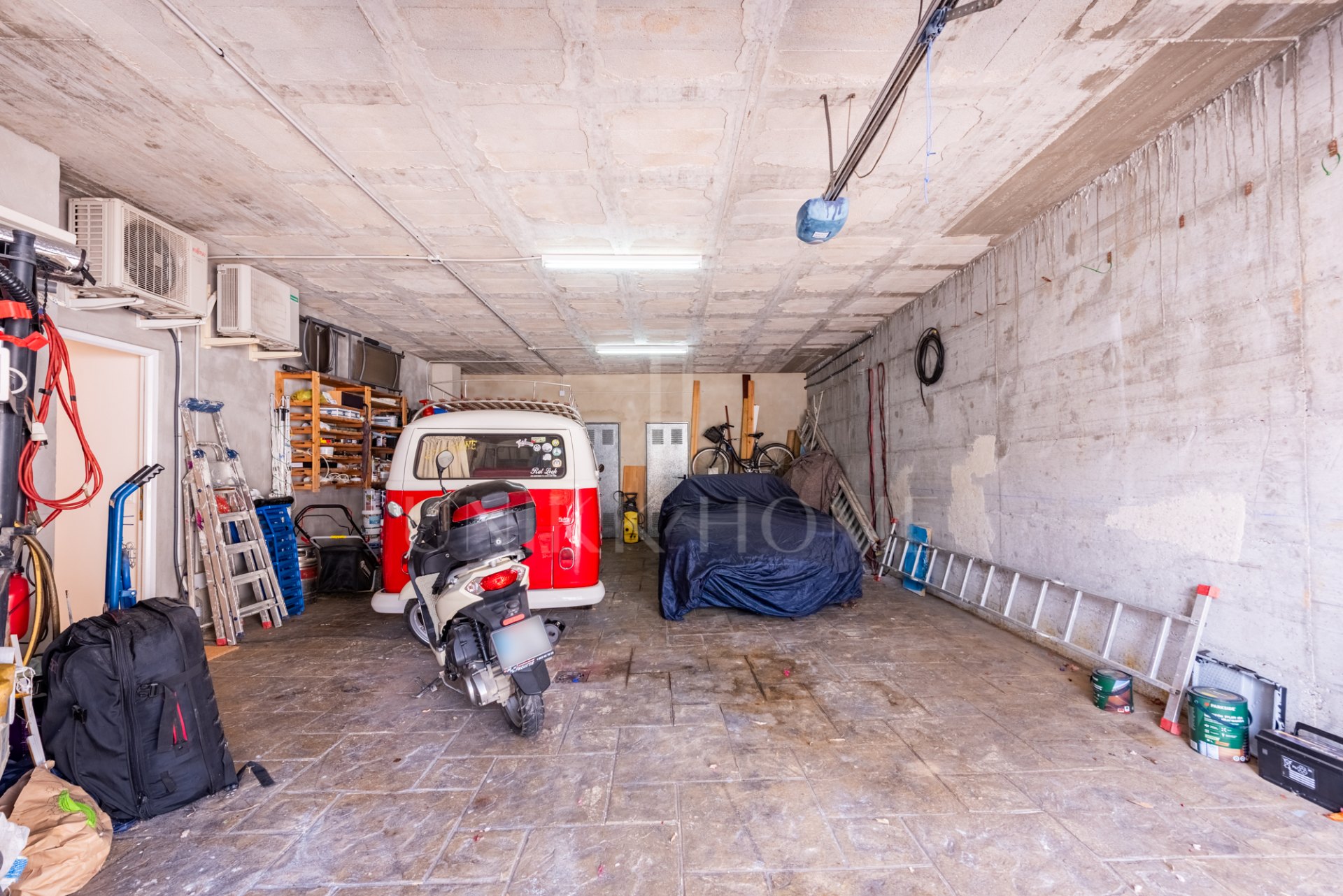 Elegante Villa de 6 Dormitorios en Sierrezuela – Un Refugio Familiar con Estilo y Carácter