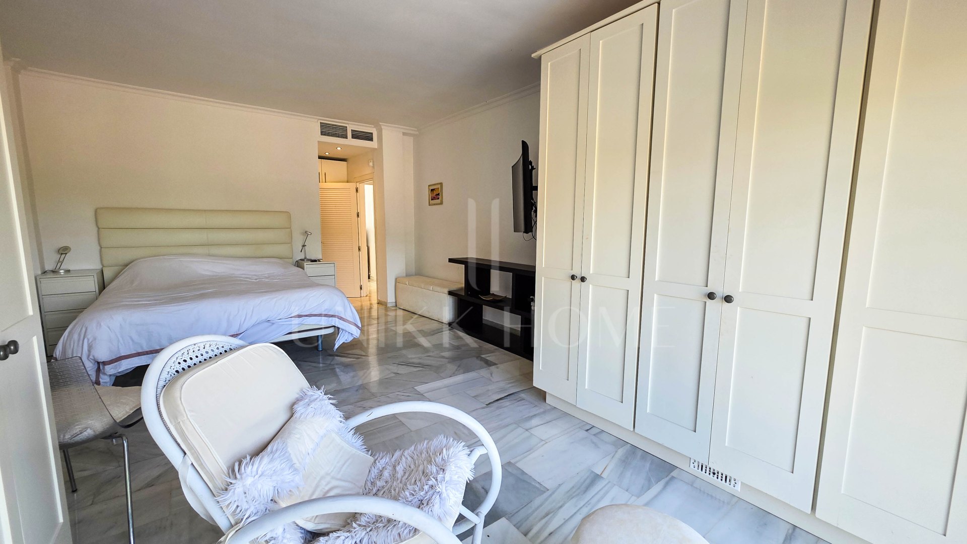 Energía Solar y Sol Mediterráneo – Donde la Vida Sostenible se Encuentra con el Estilo de la Costa del Sol